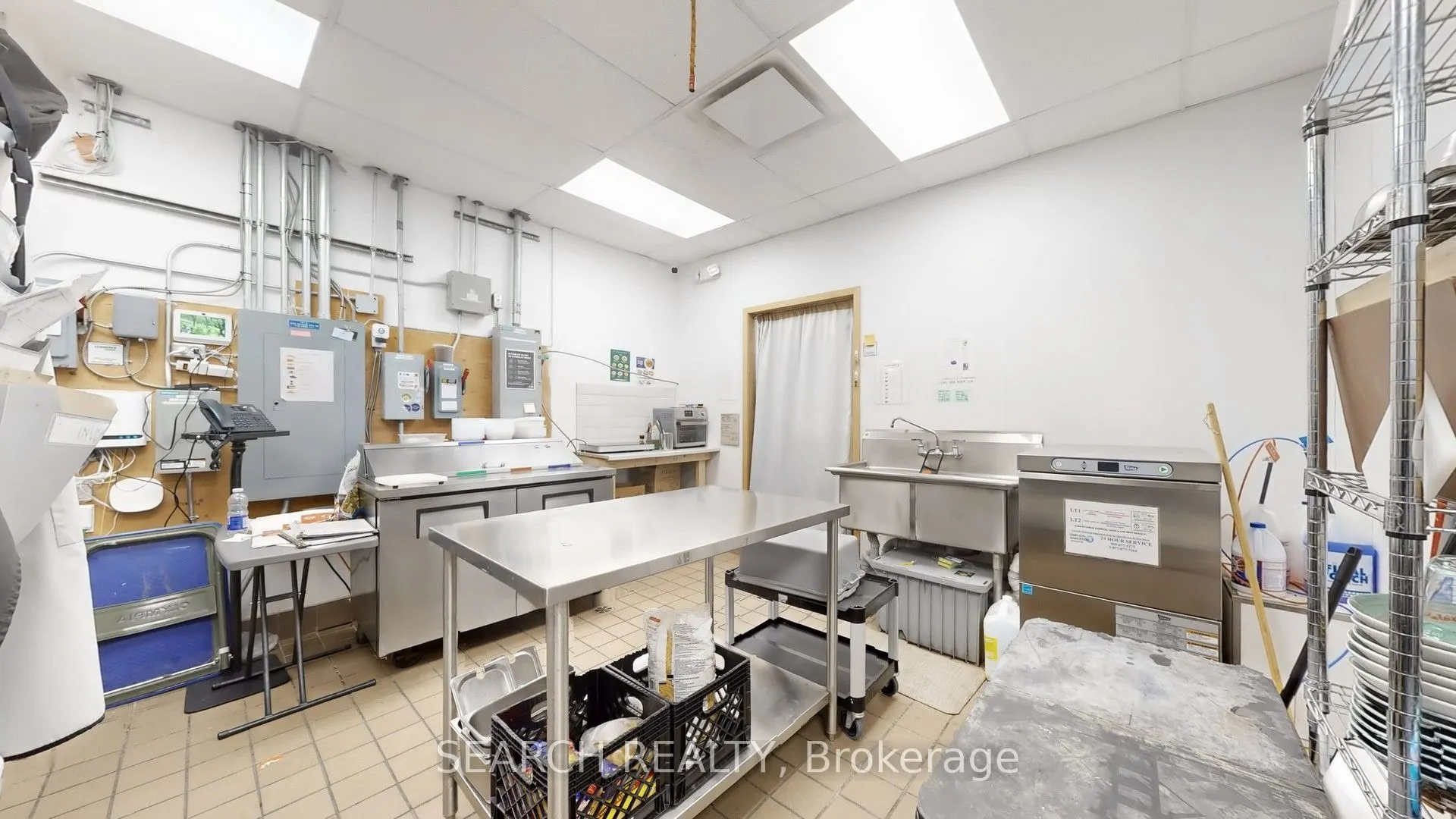 9342 BATHURST Street, #AA-A1