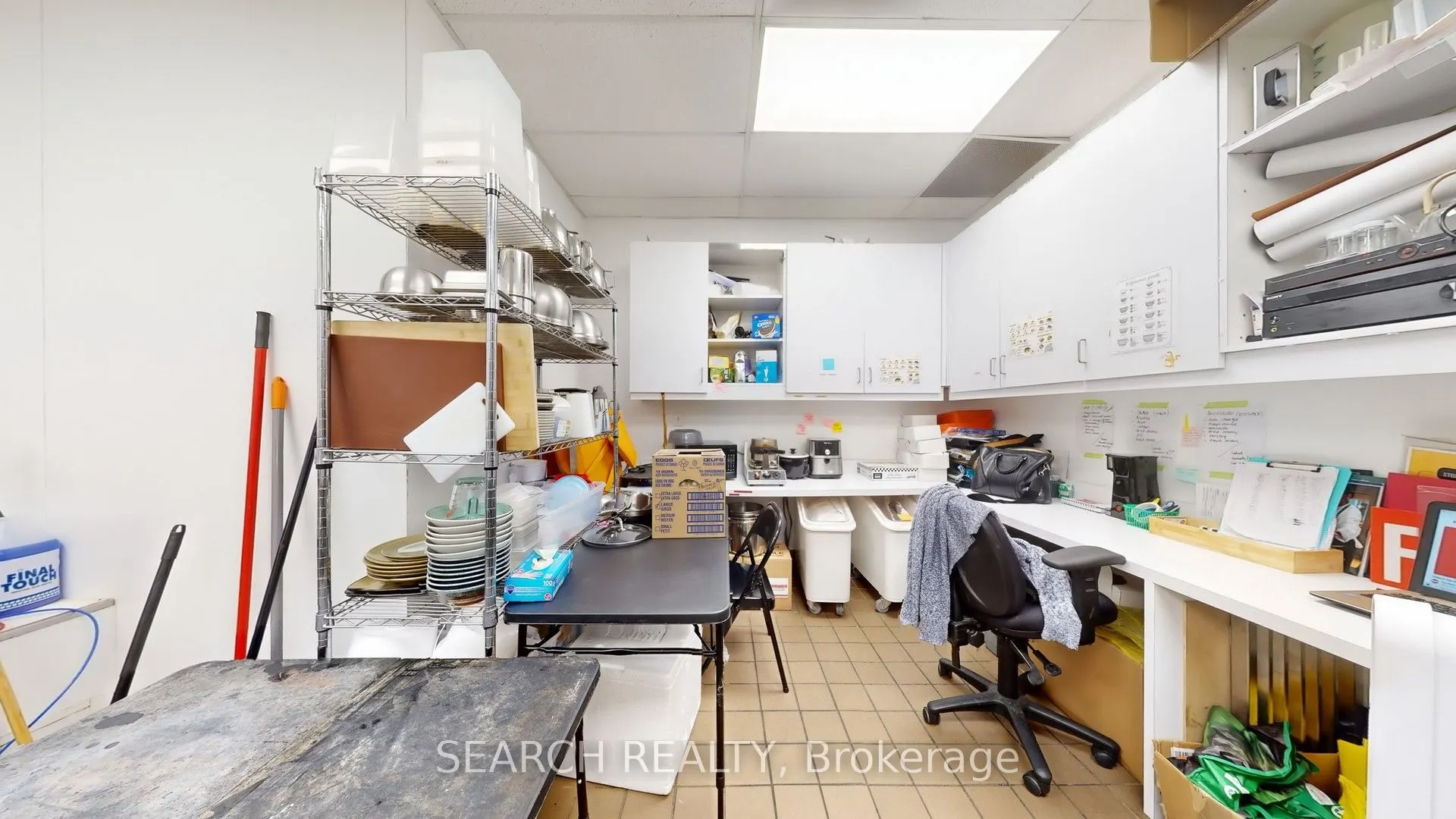9342 BATHURST Street, #AA-A1