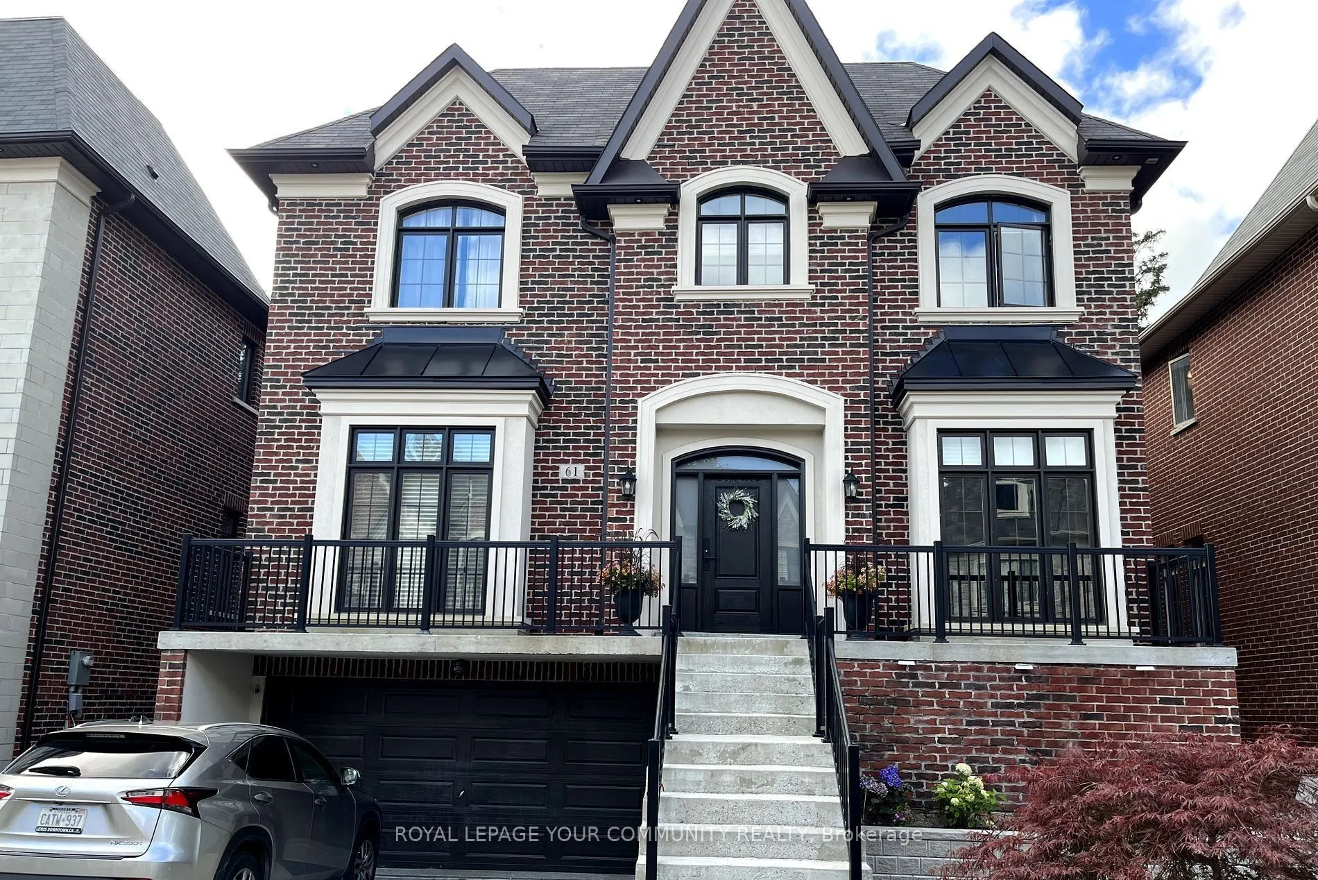 61 Headwater Crescent