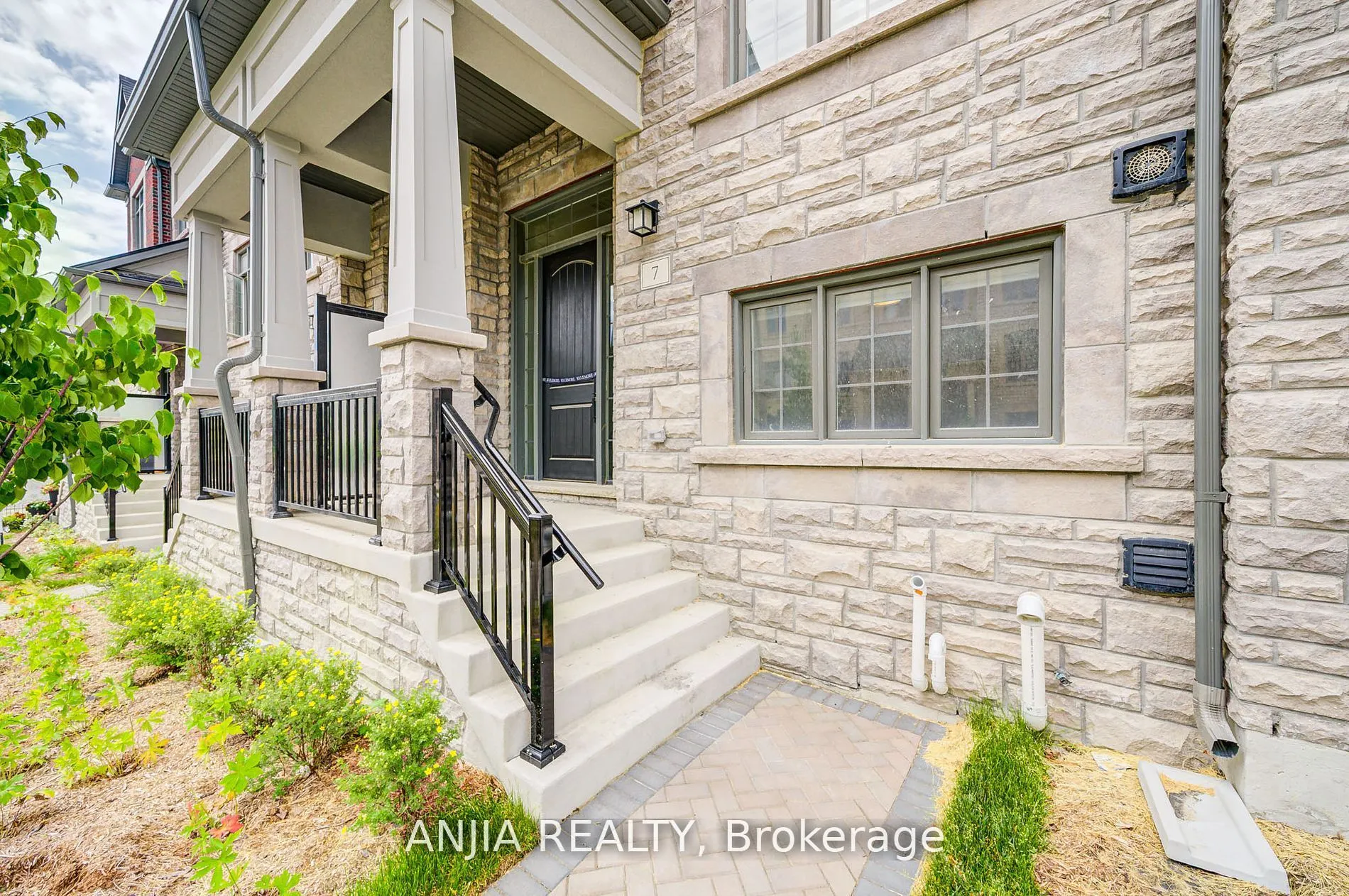 7 Bright Terrace Way E