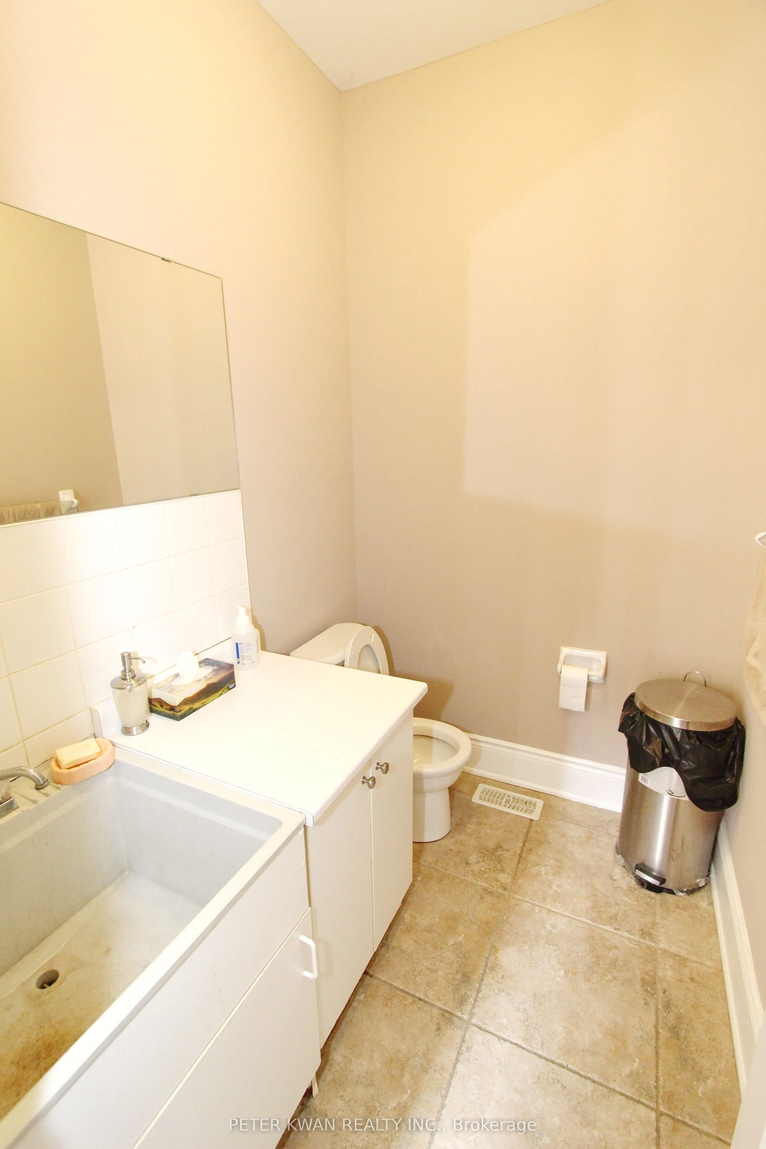 123 Carisbrooke Circle