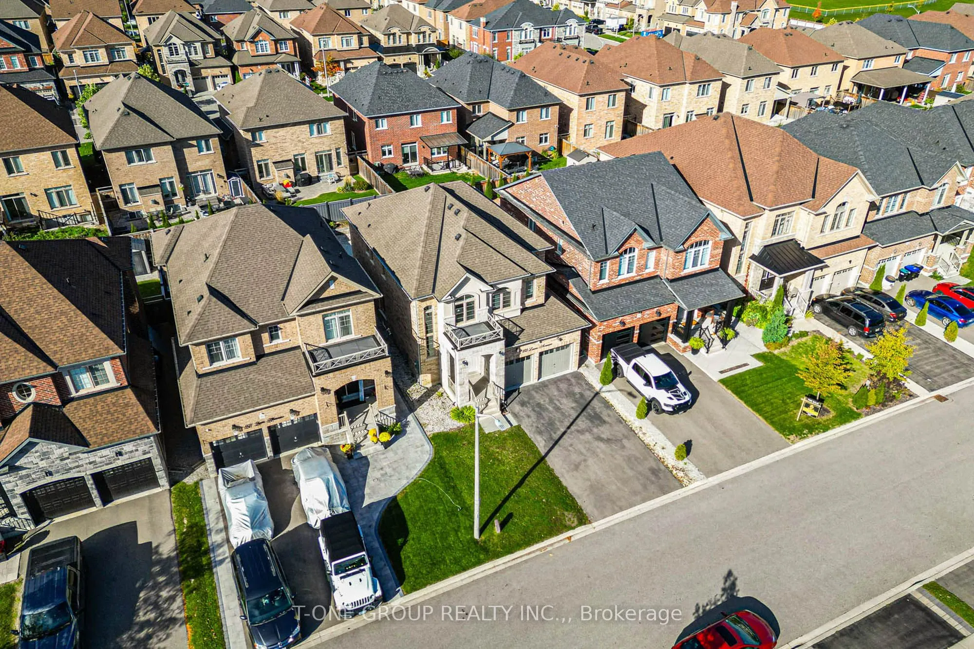 60 LEWIS Avenue