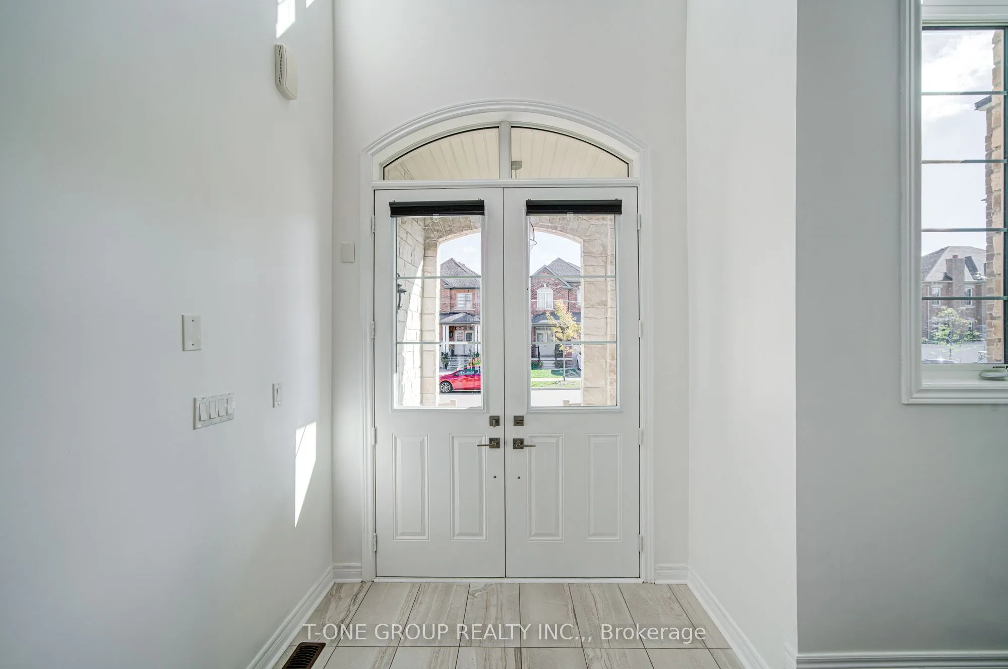 60 LEWIS Avenue