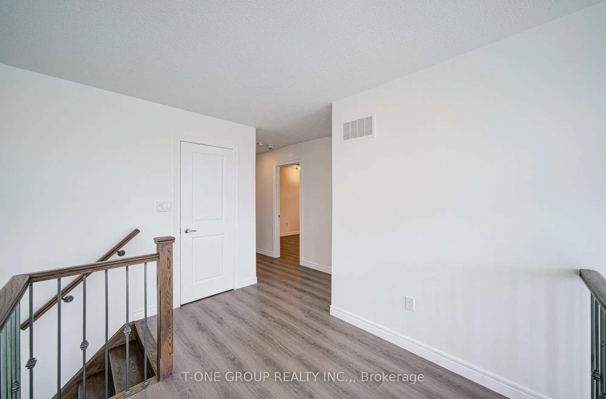 60 LEWIS Avenue