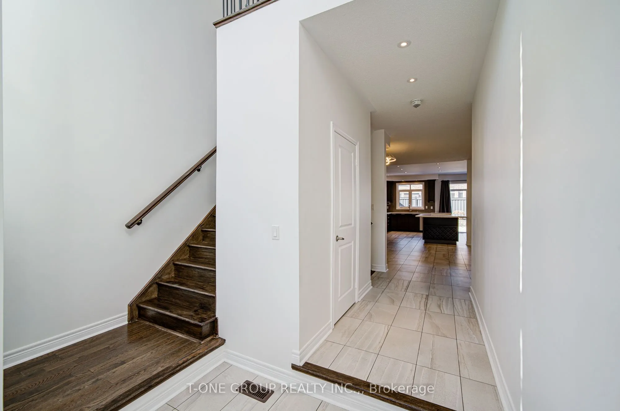 60 LEWIS Avenue