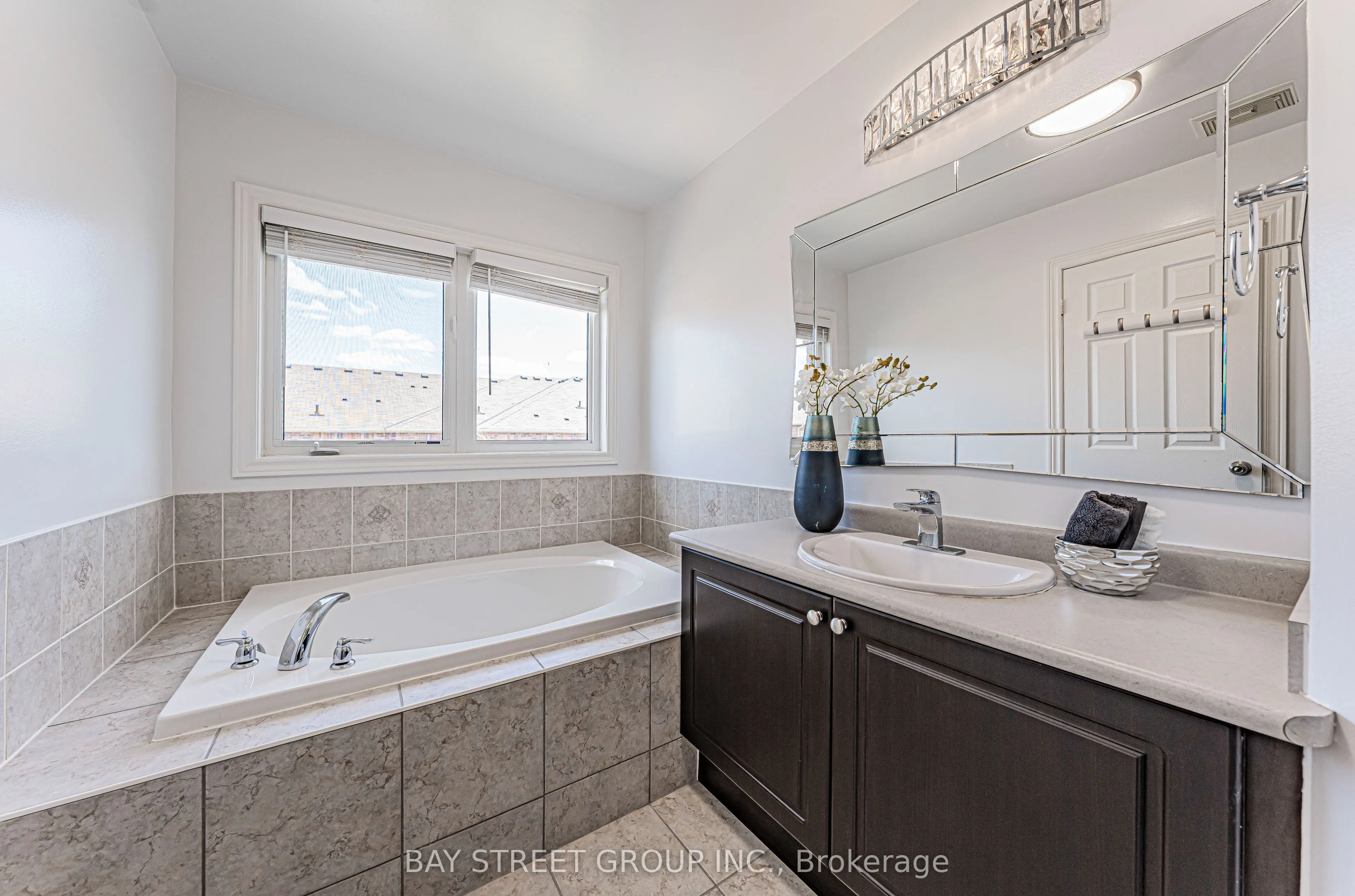28 Rougeview Park Crescent