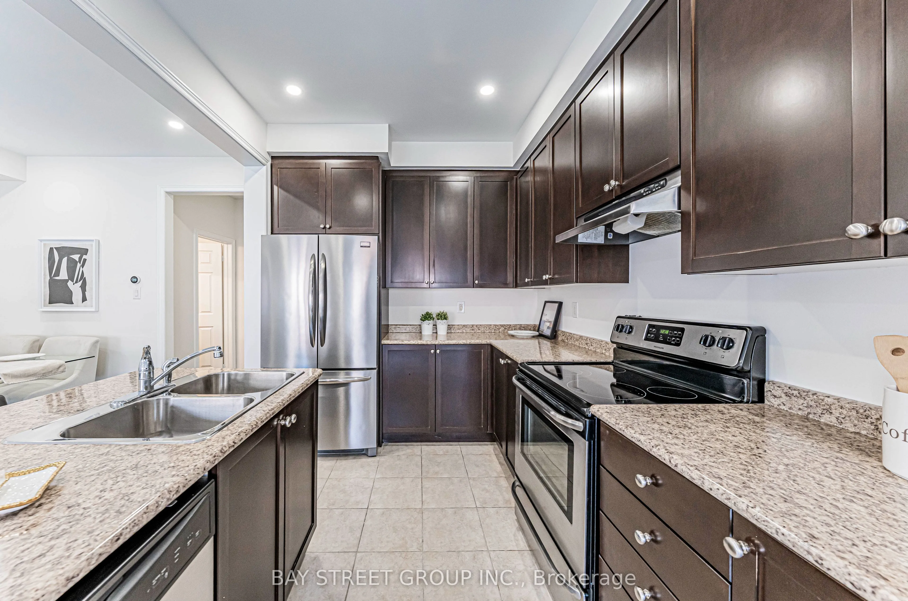 28 Rougeview Park Crescent