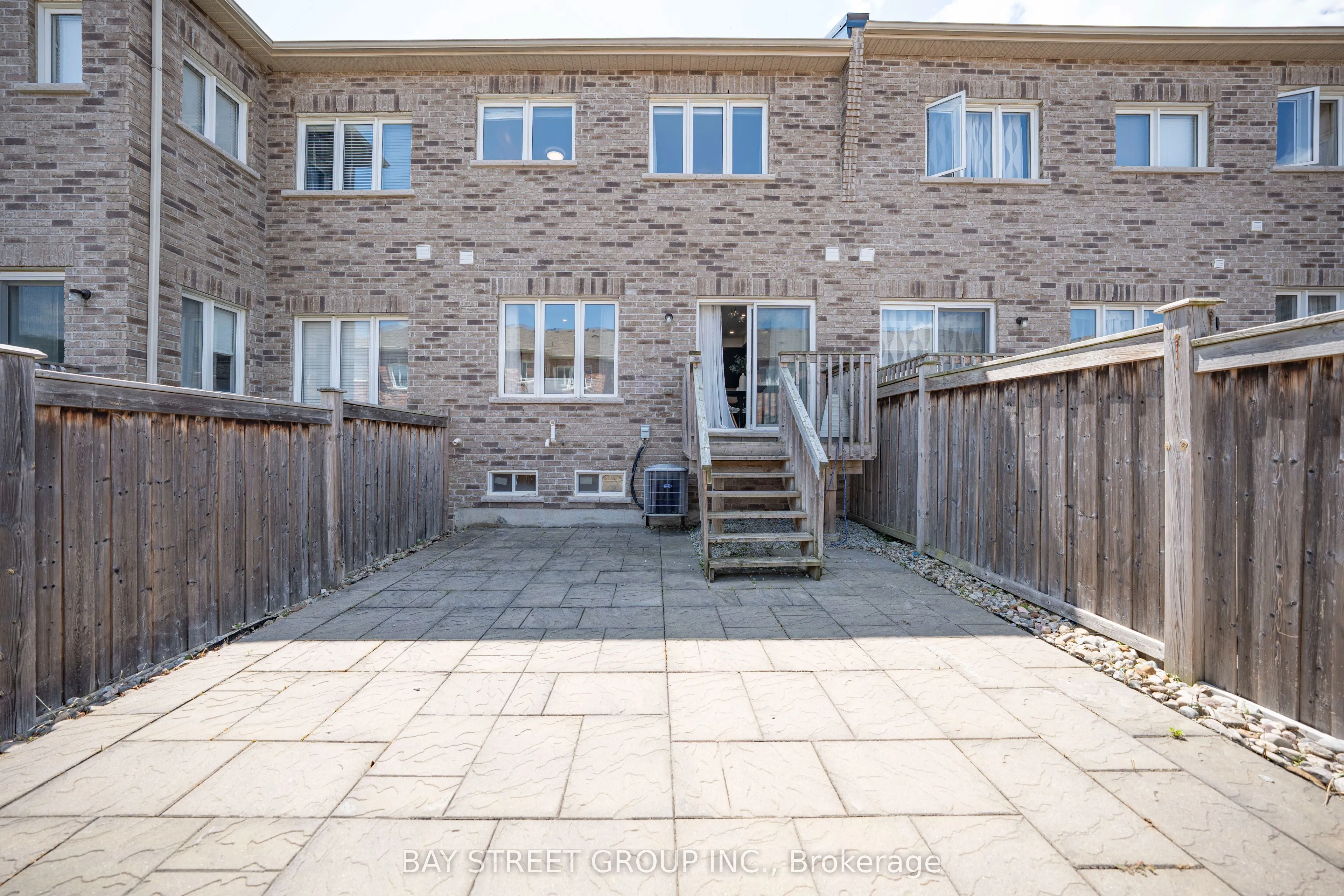 28 Rougeview Park Crescent