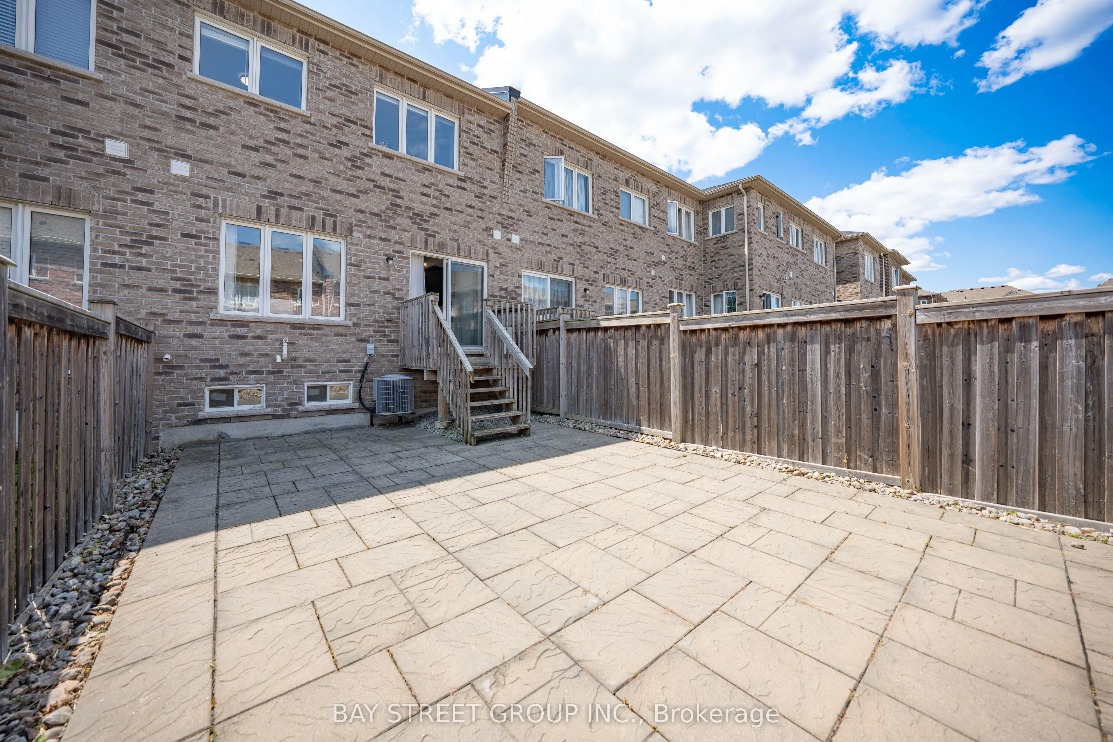 28 Rougeview Park Crescent