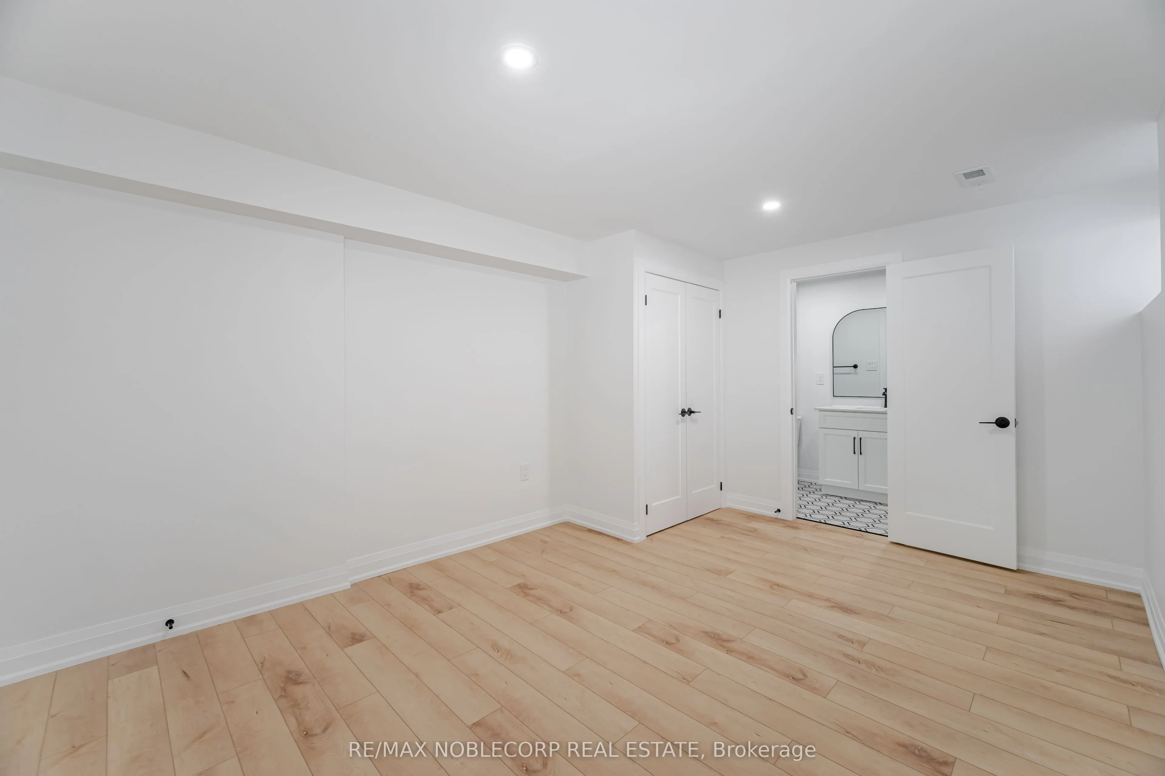 131 Dunstan Crescent, #Lower