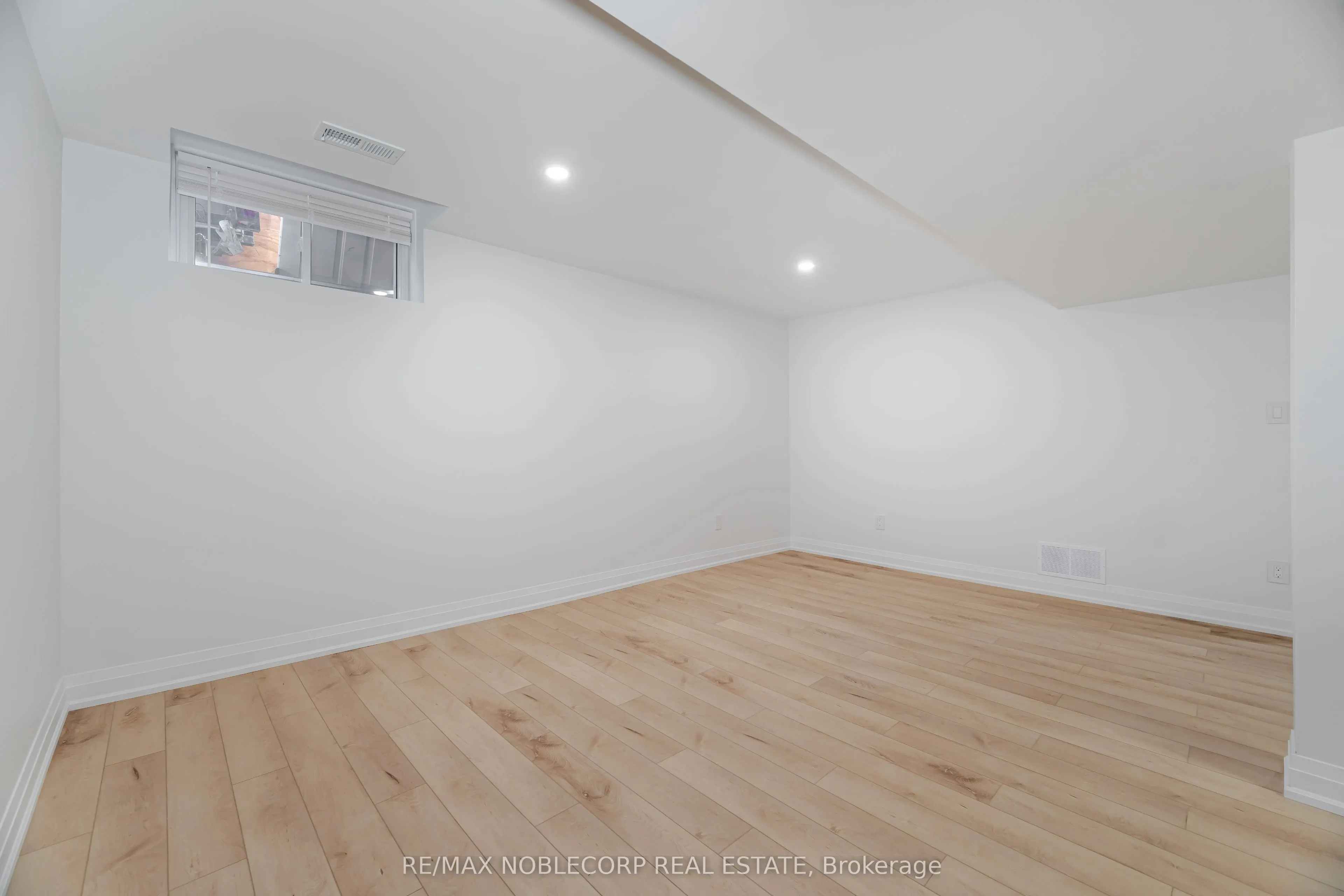 131 Dunstan Crescent, #Lower