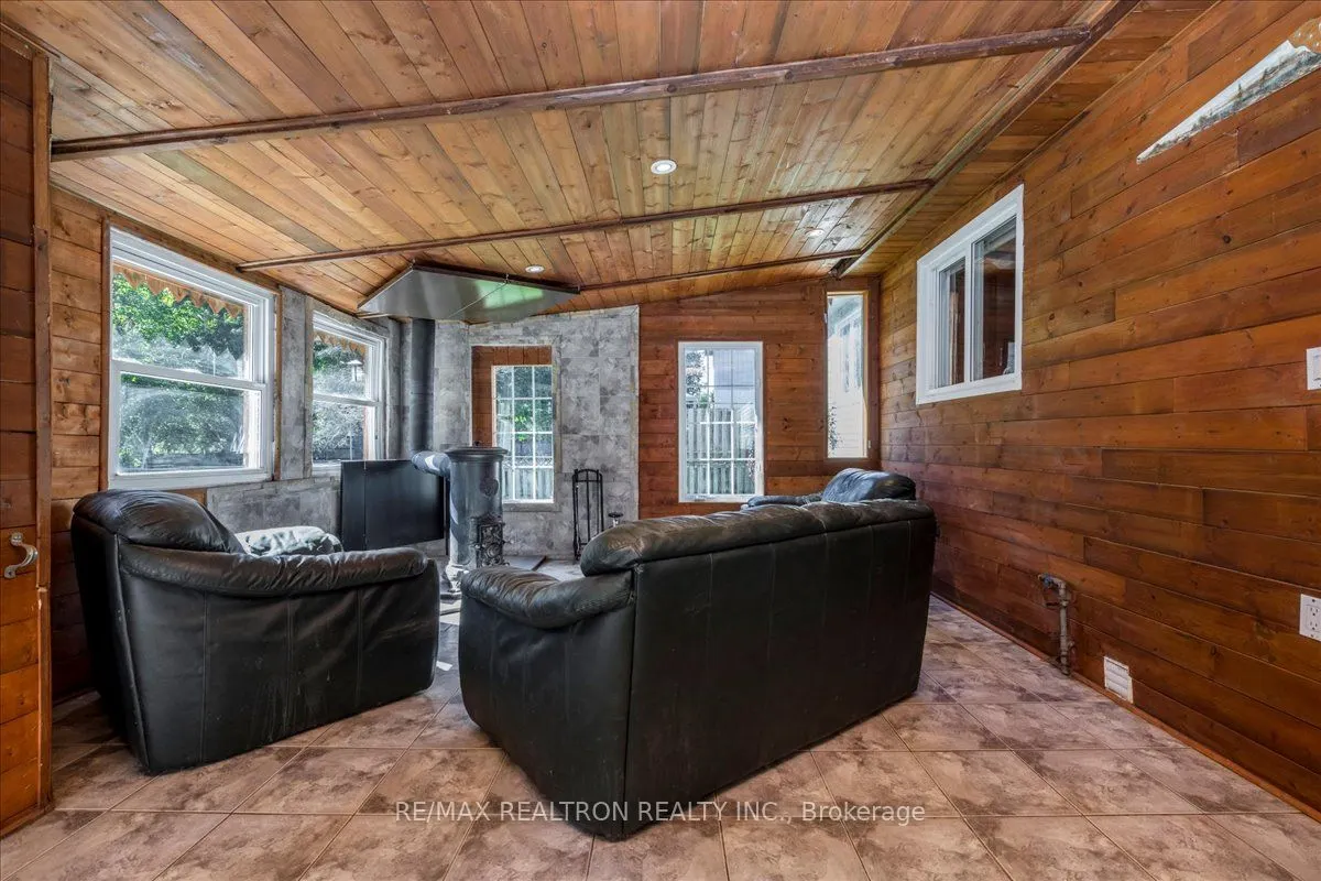 11 Burbank Circle