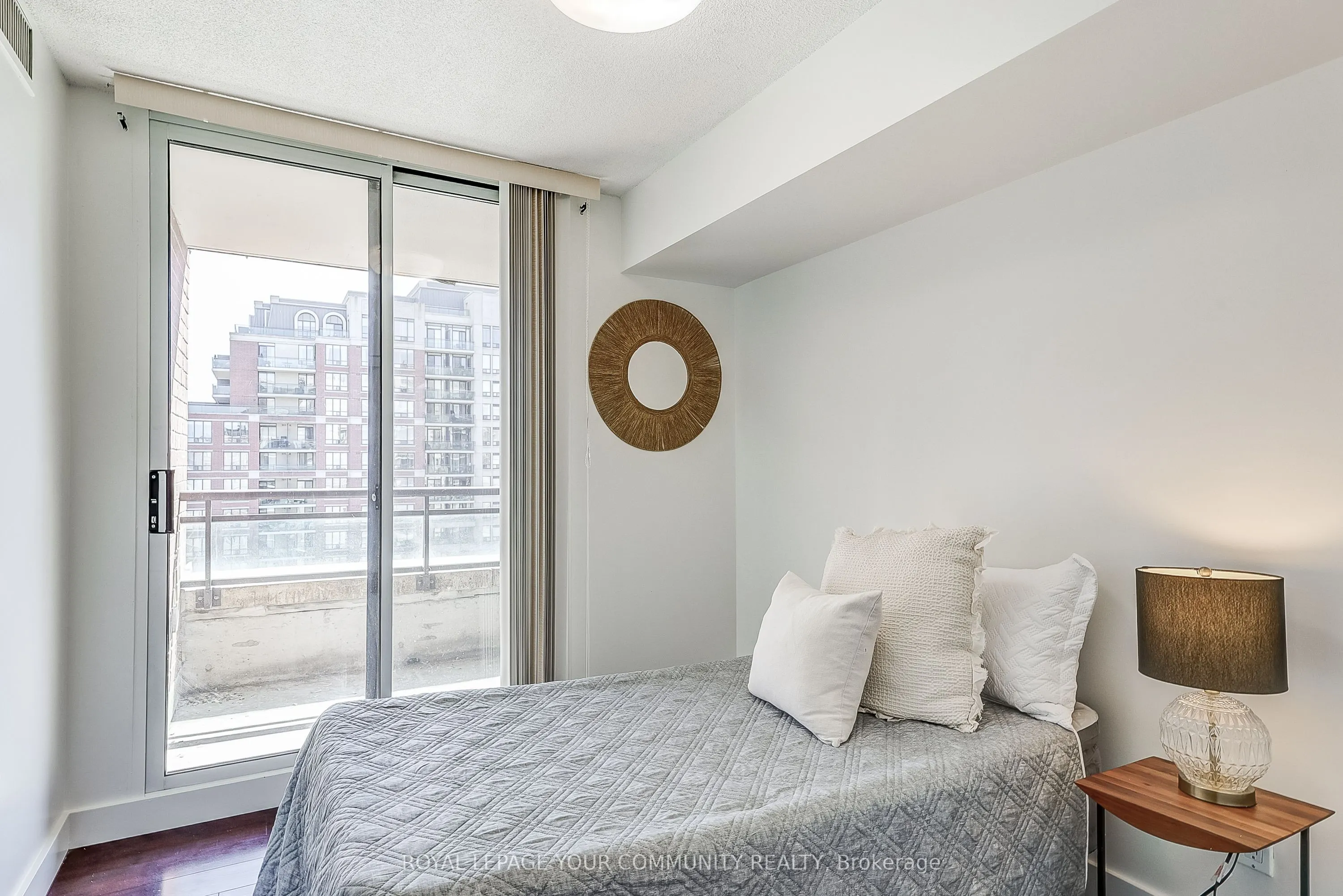 350 Red Maple Road, #905