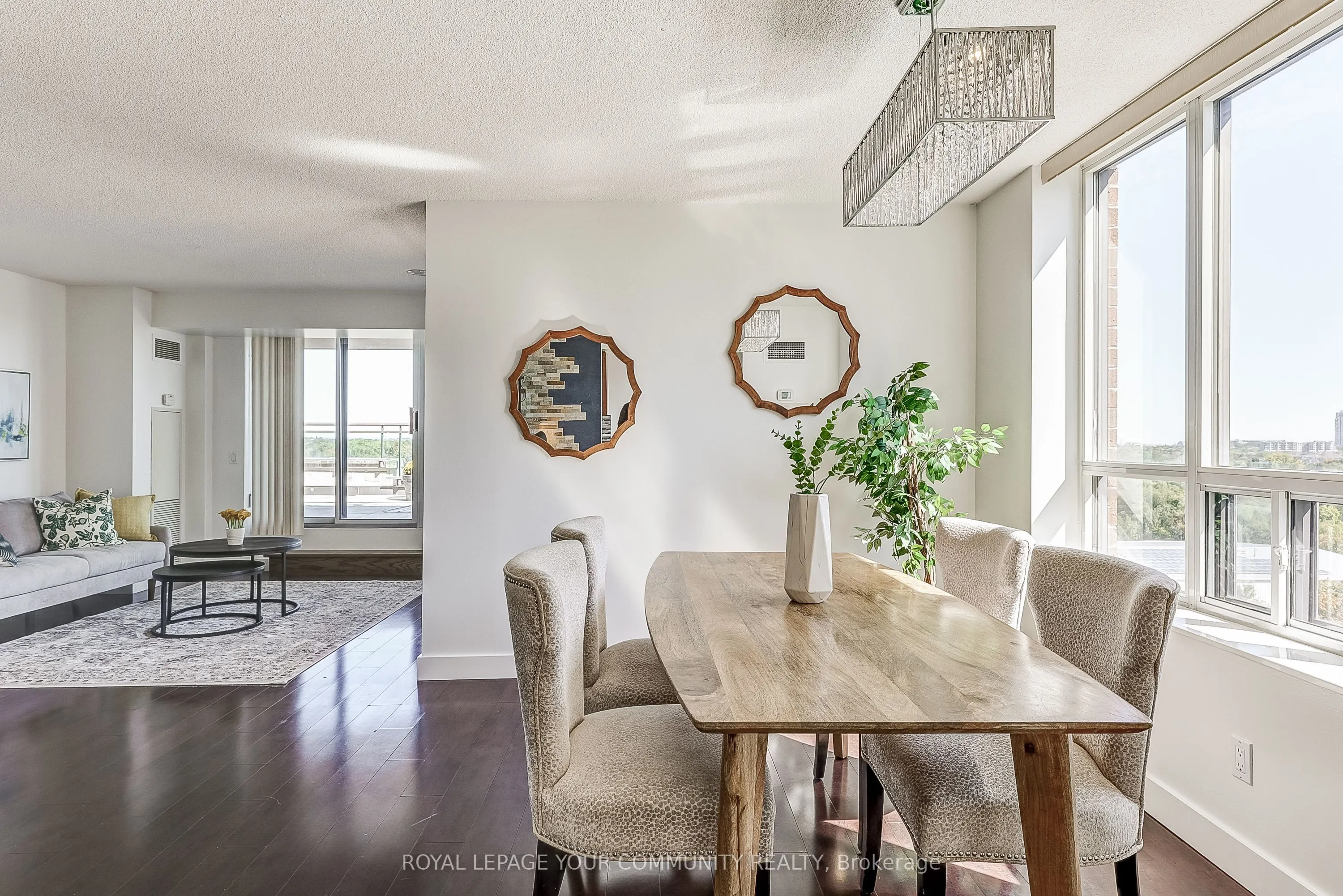 350 Red Maple Road, #905