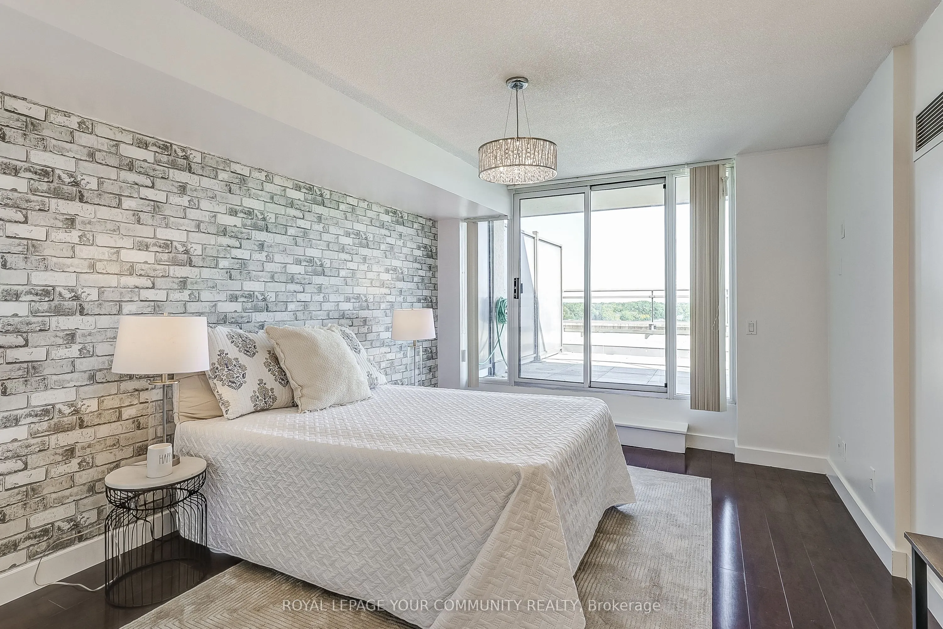 350 Red Maple Road, #905