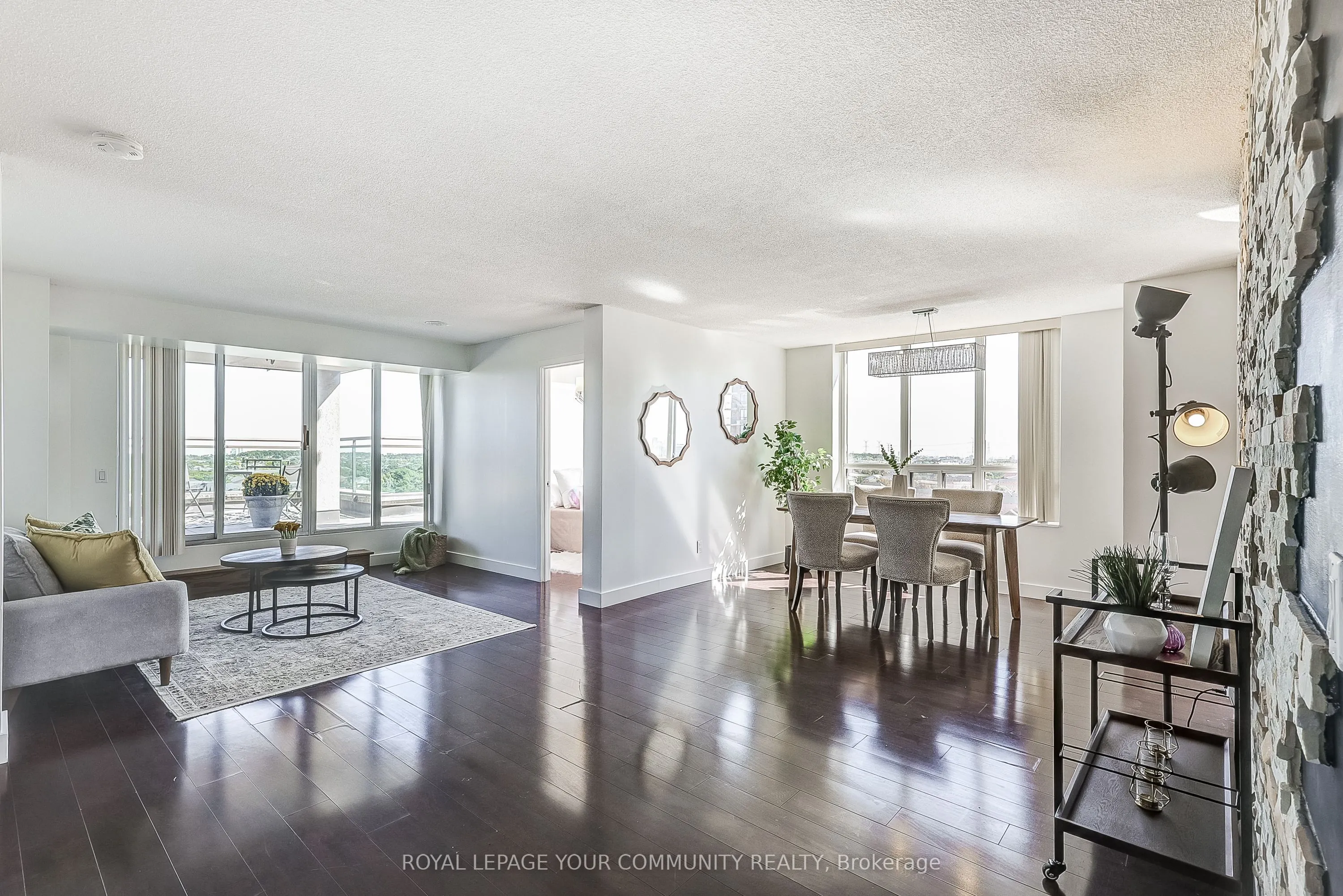 350 Red Maple Road, #905