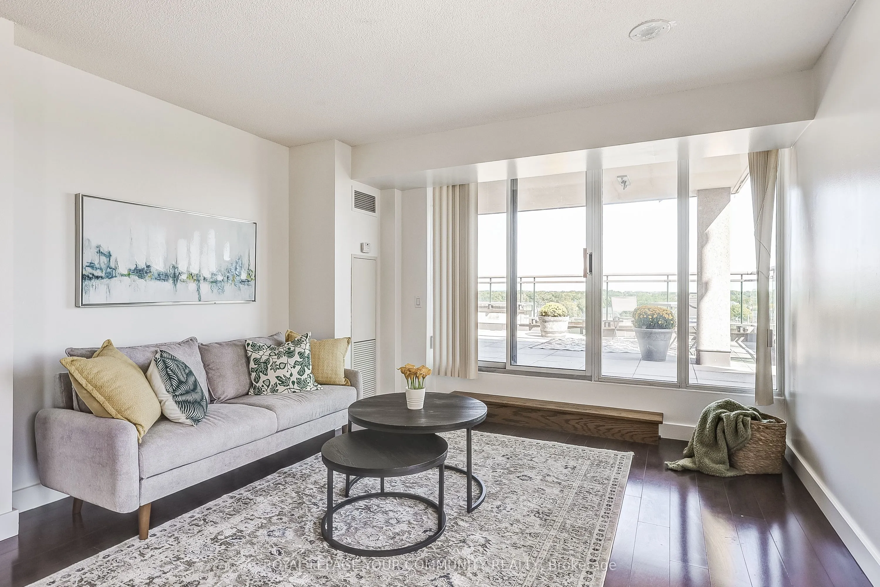 350 Red Maple Road, #905