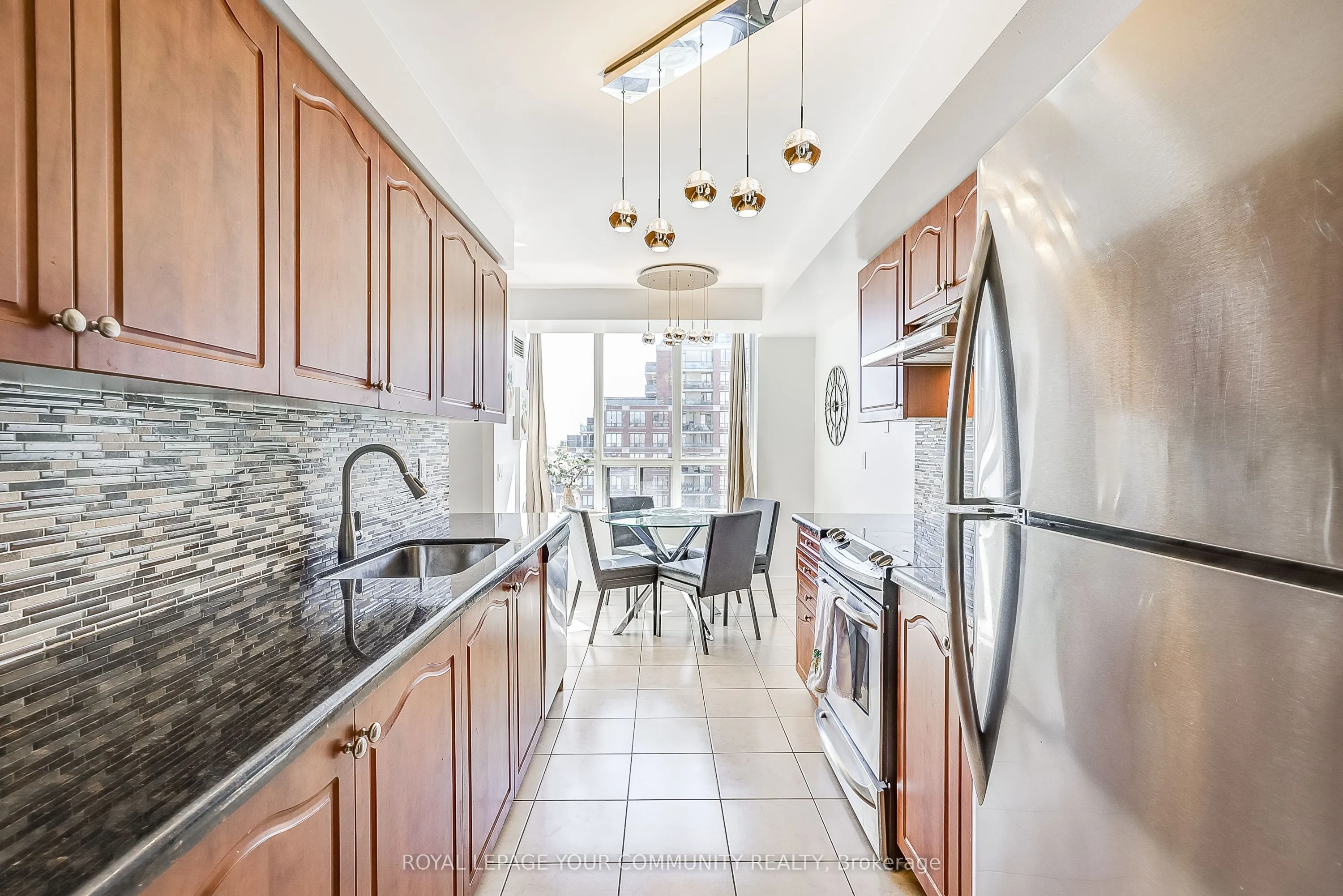 350 Red Maple Road, #905