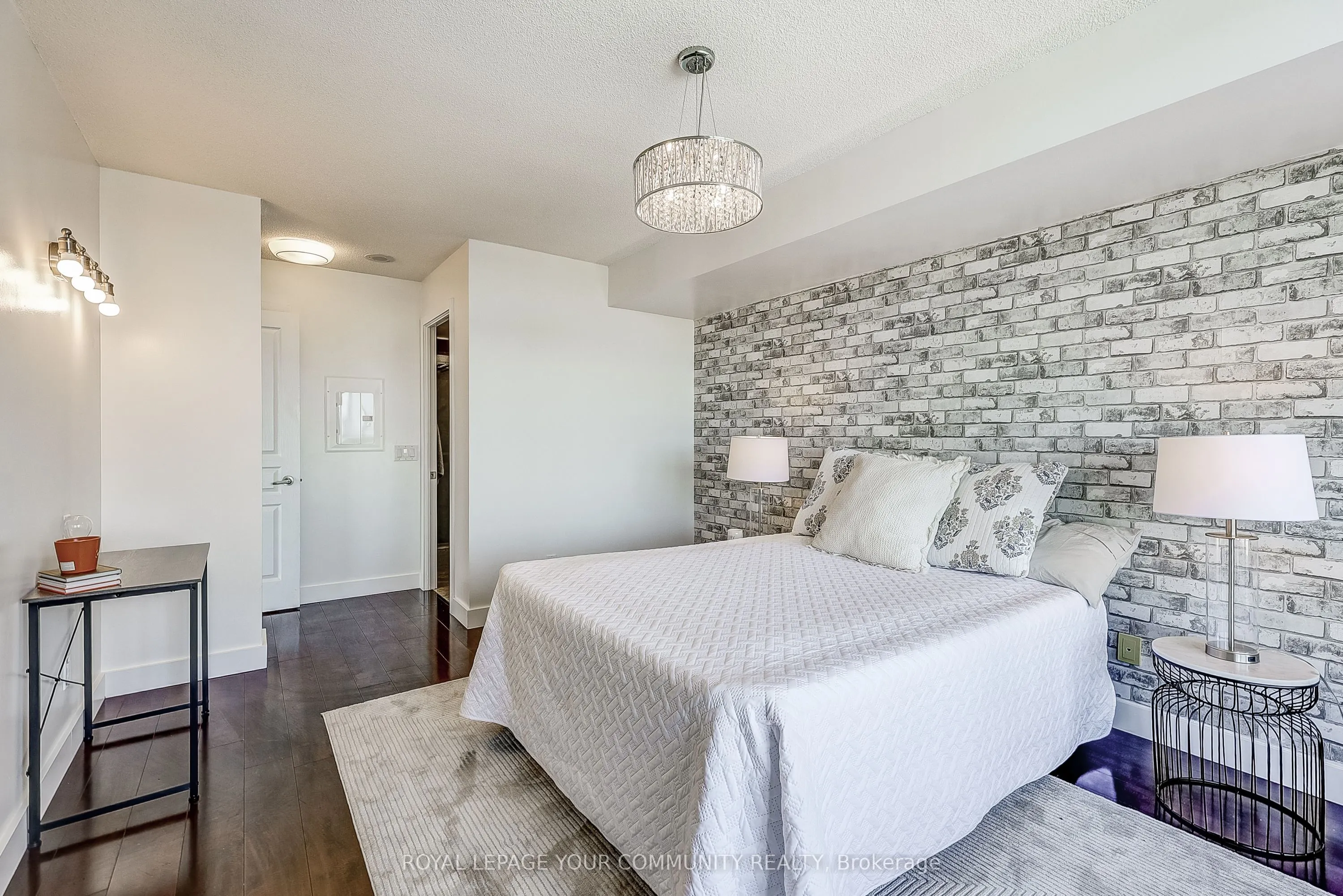 350 Red Maple Road, #905