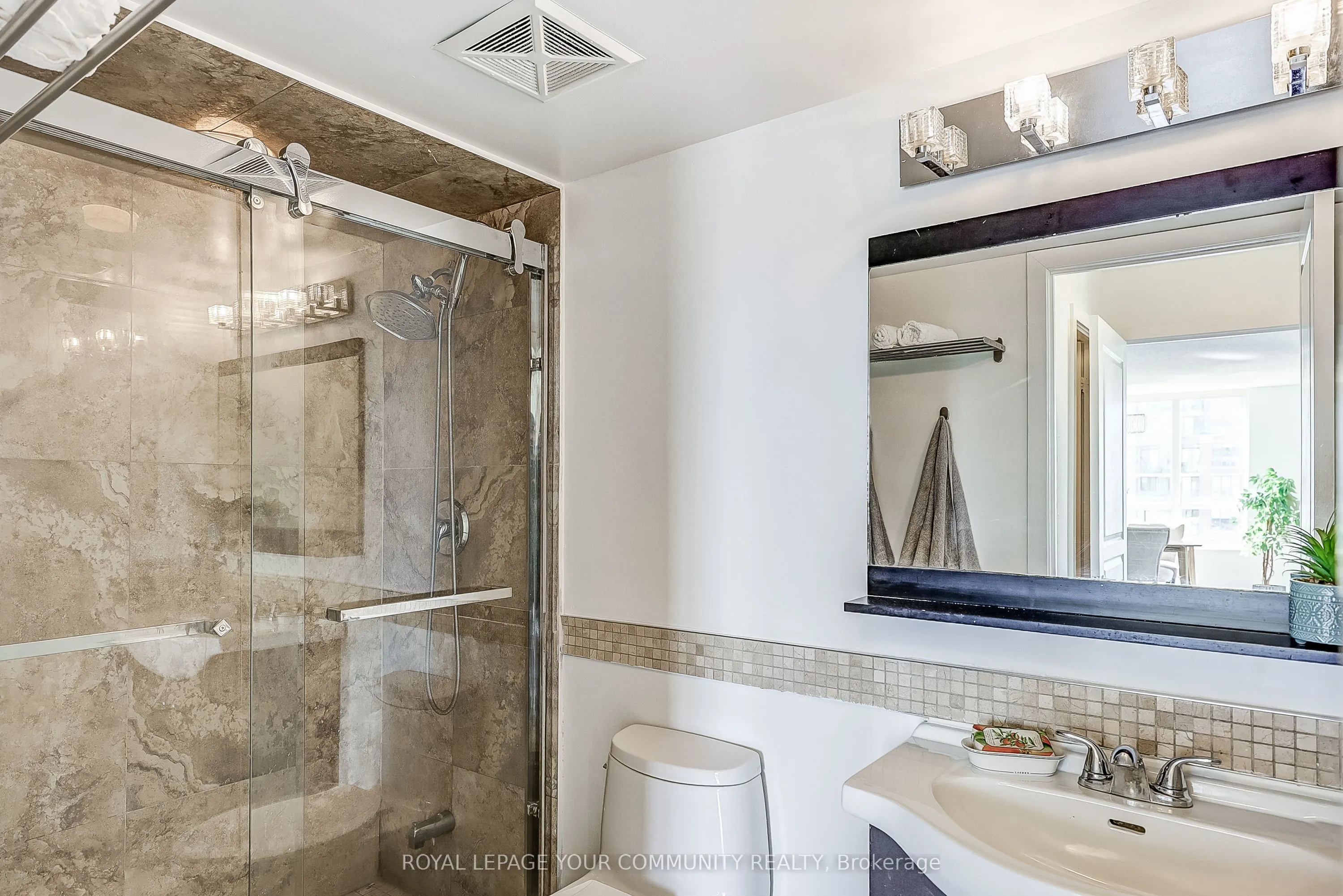 350 Red Maple Road, #905