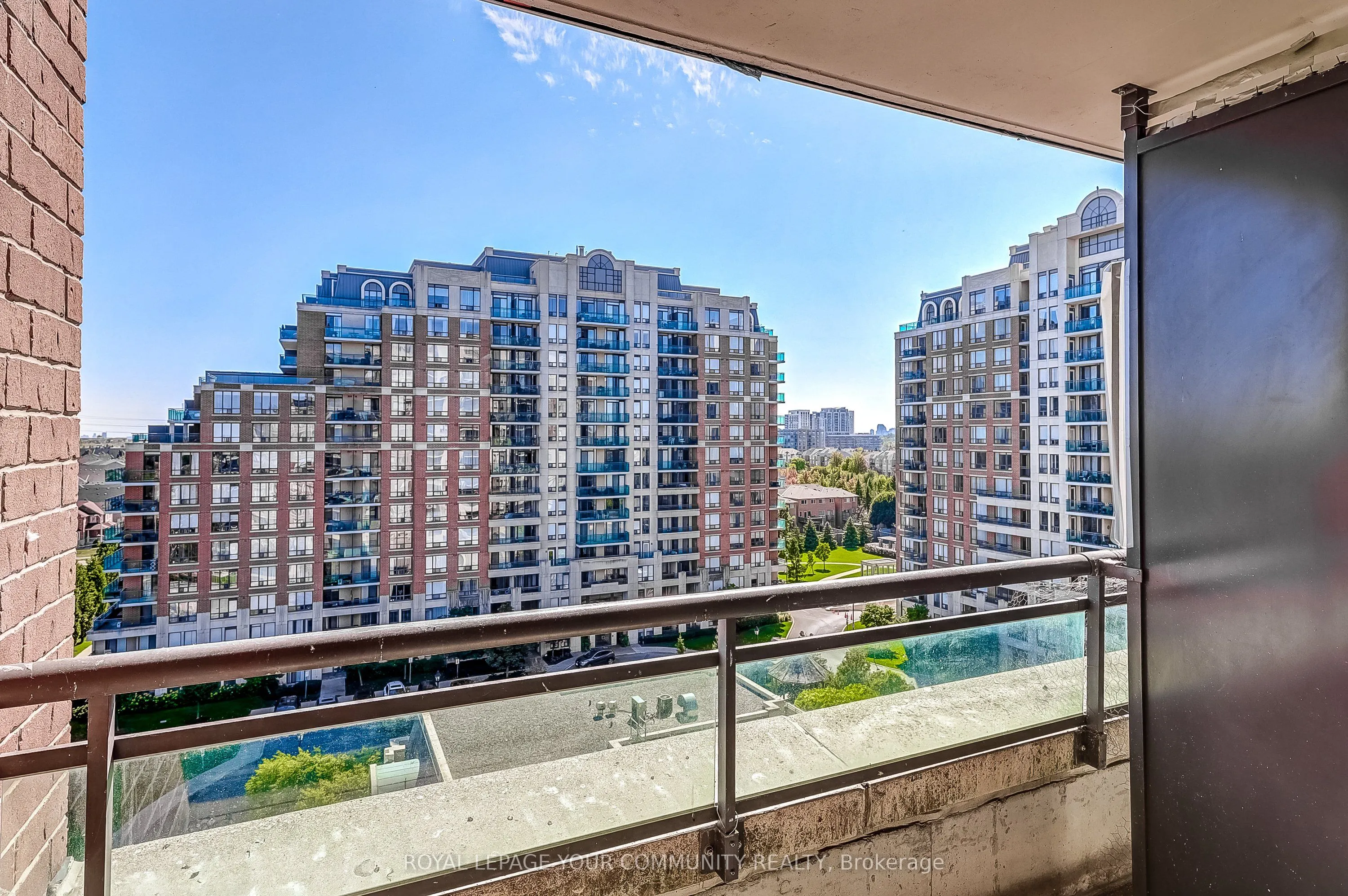 350 Red Maple Road, #905