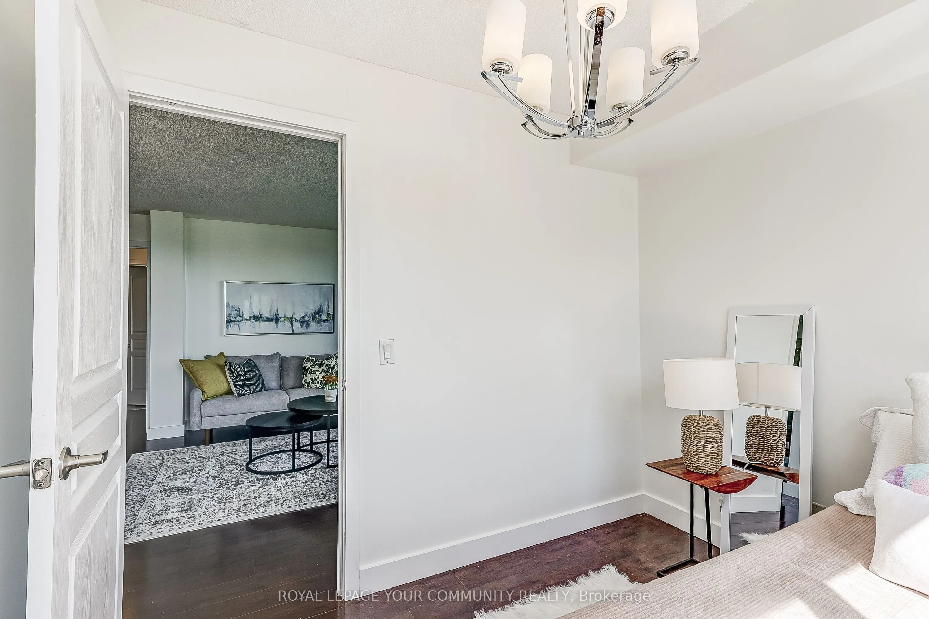 350 Red Maple Road, #905