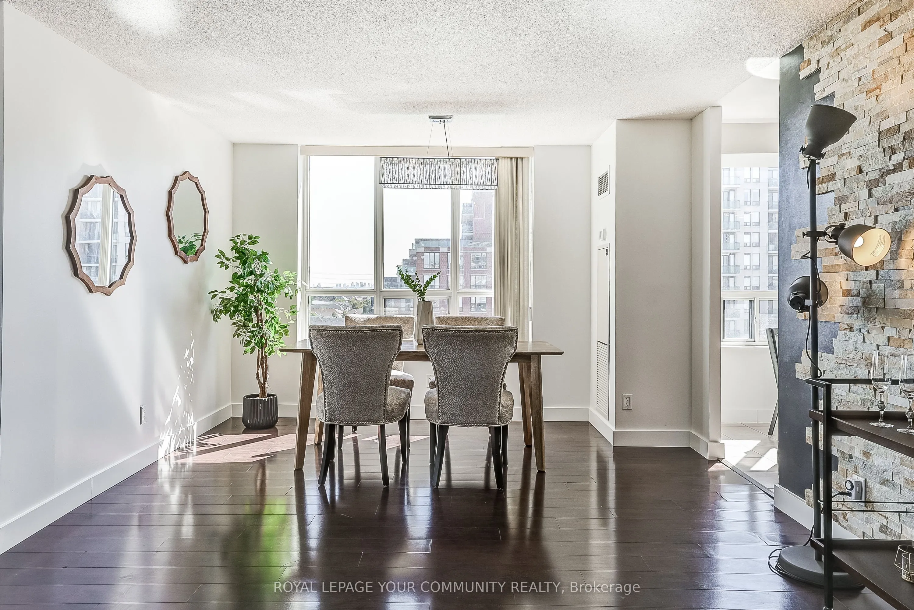 350 Red Maple Road, #905