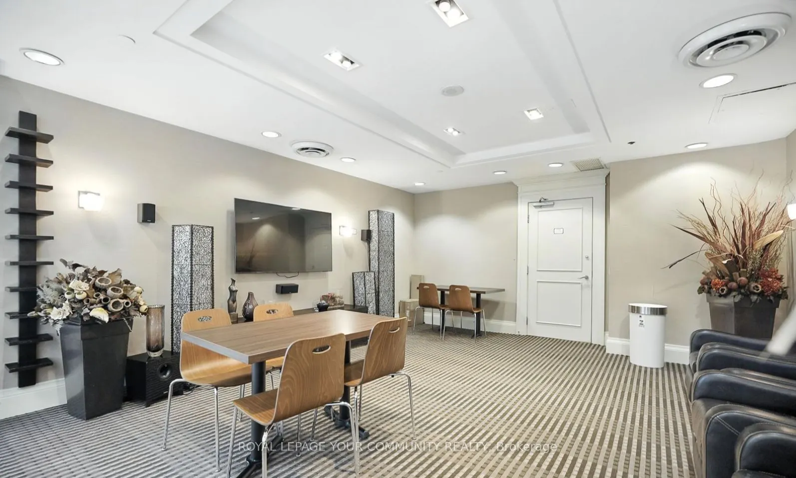 350 Red Maple Road, #905