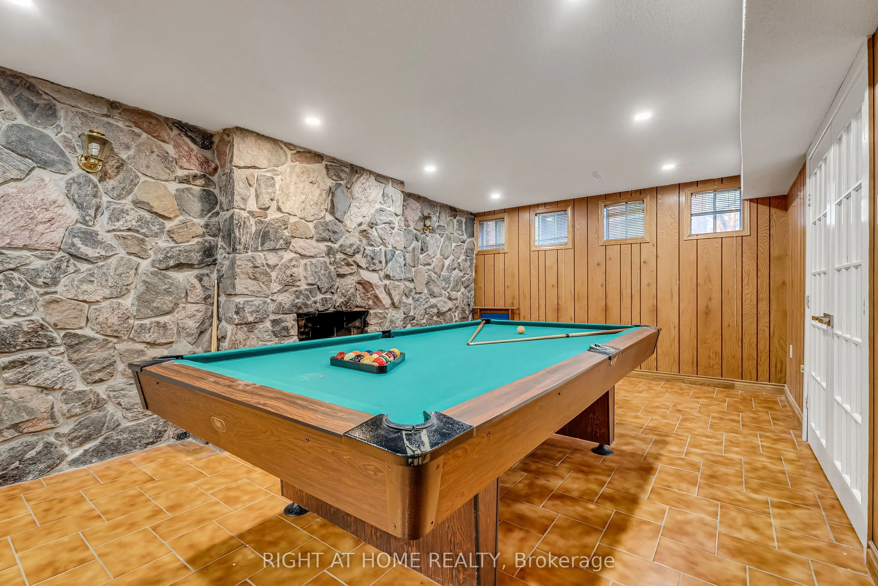 373 Firglen Ridge