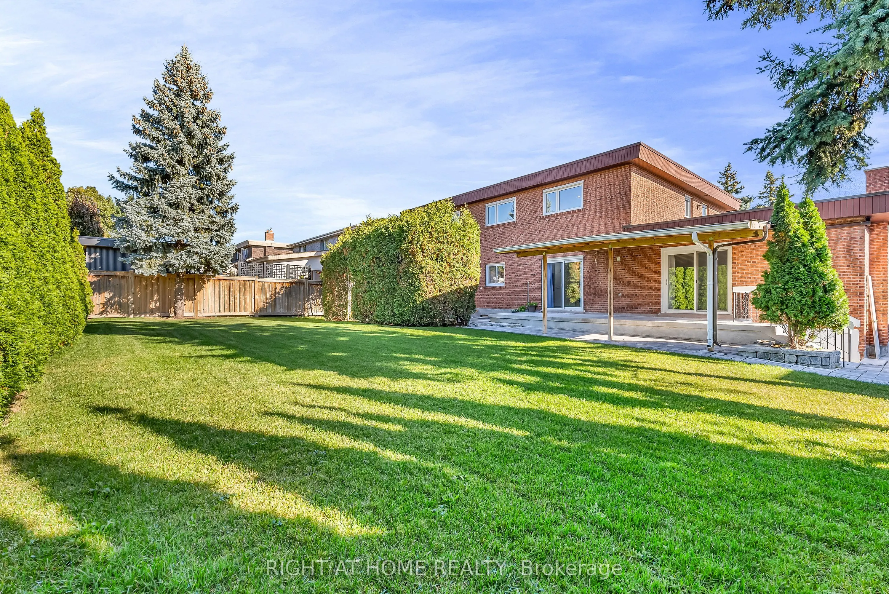 373 Firglen Ridge