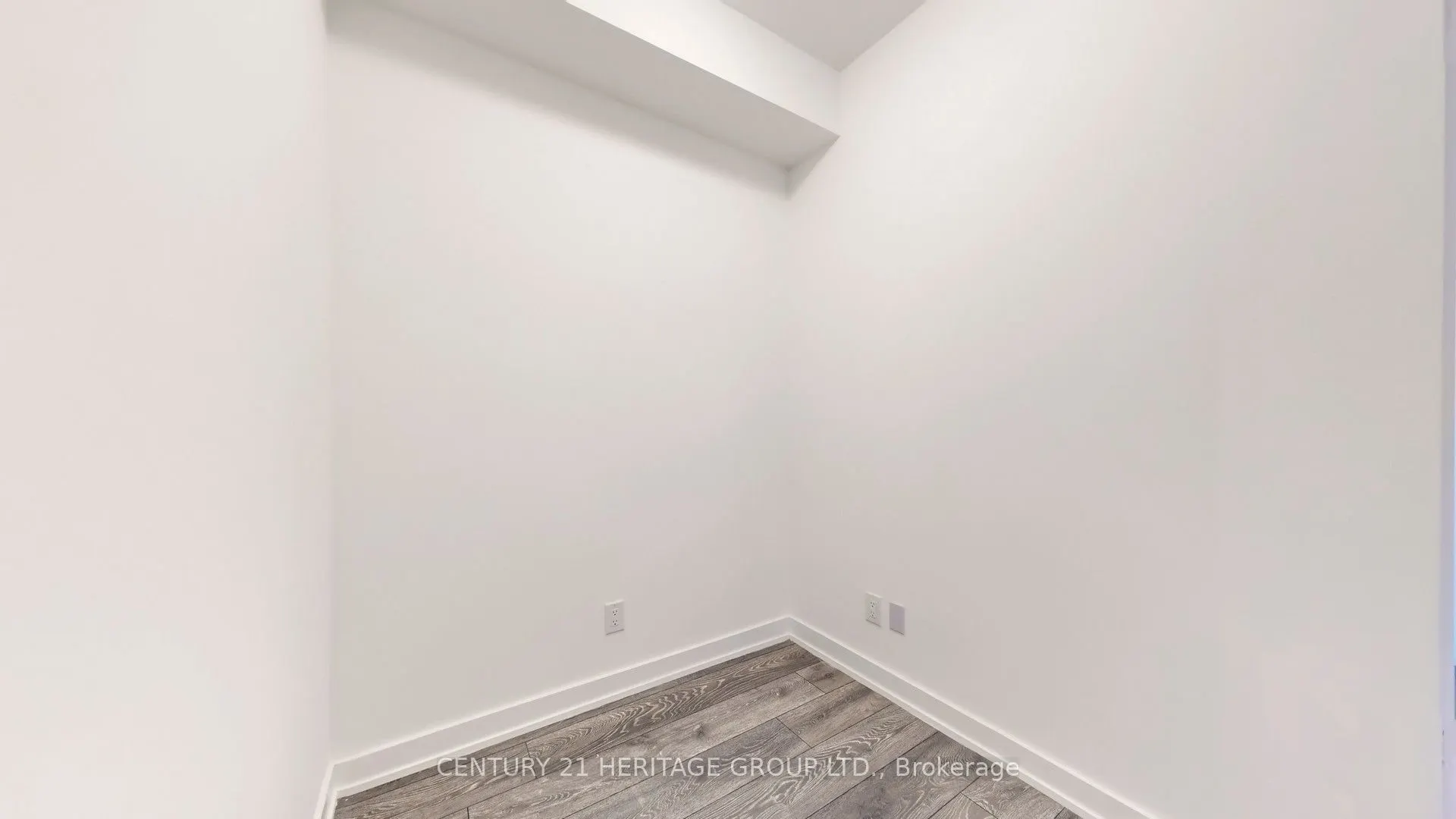 8888 Yonge Street N, #414