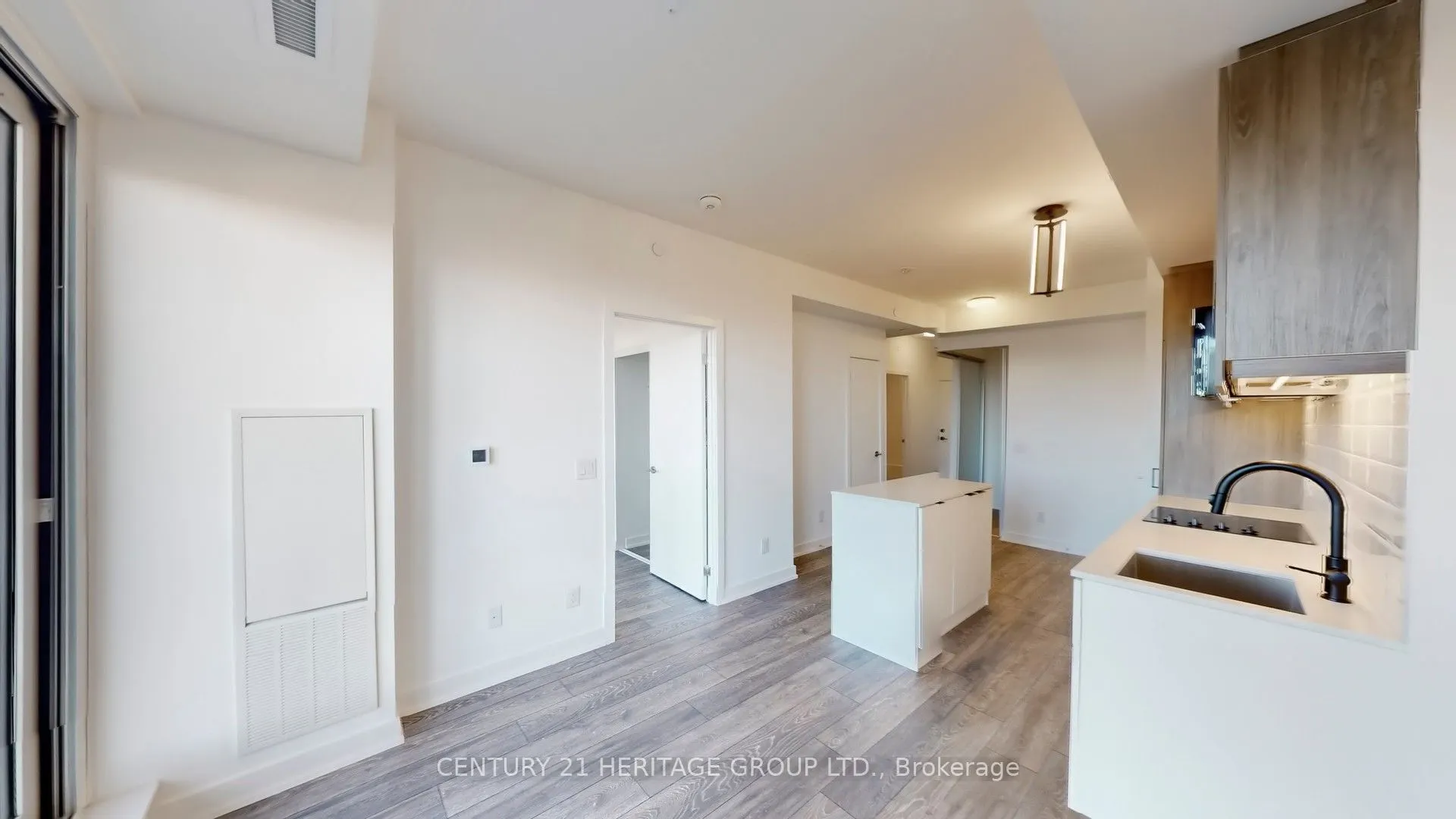 8888 Yonge Street N, #414
