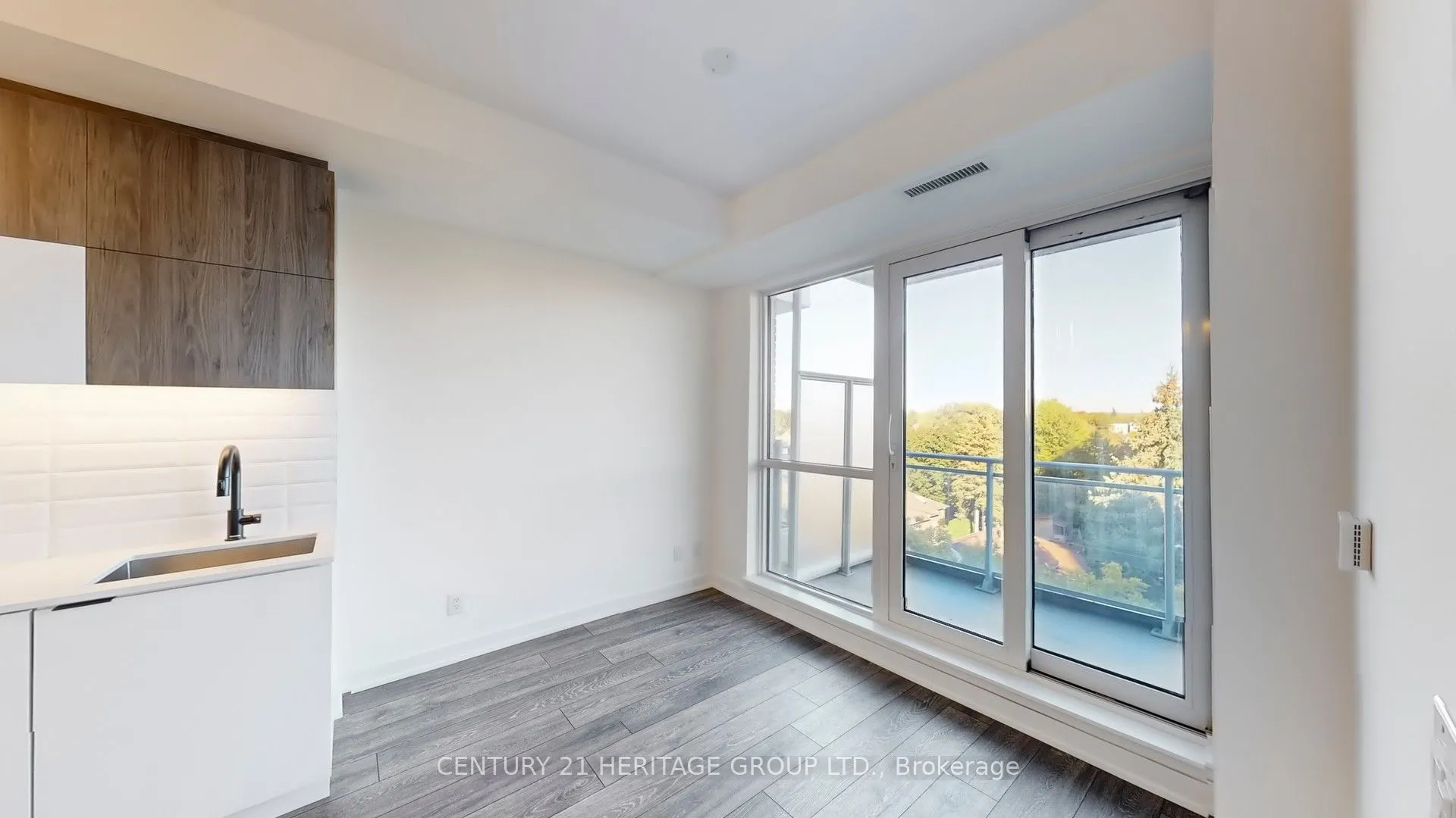 8888 Yonge Street N, #414