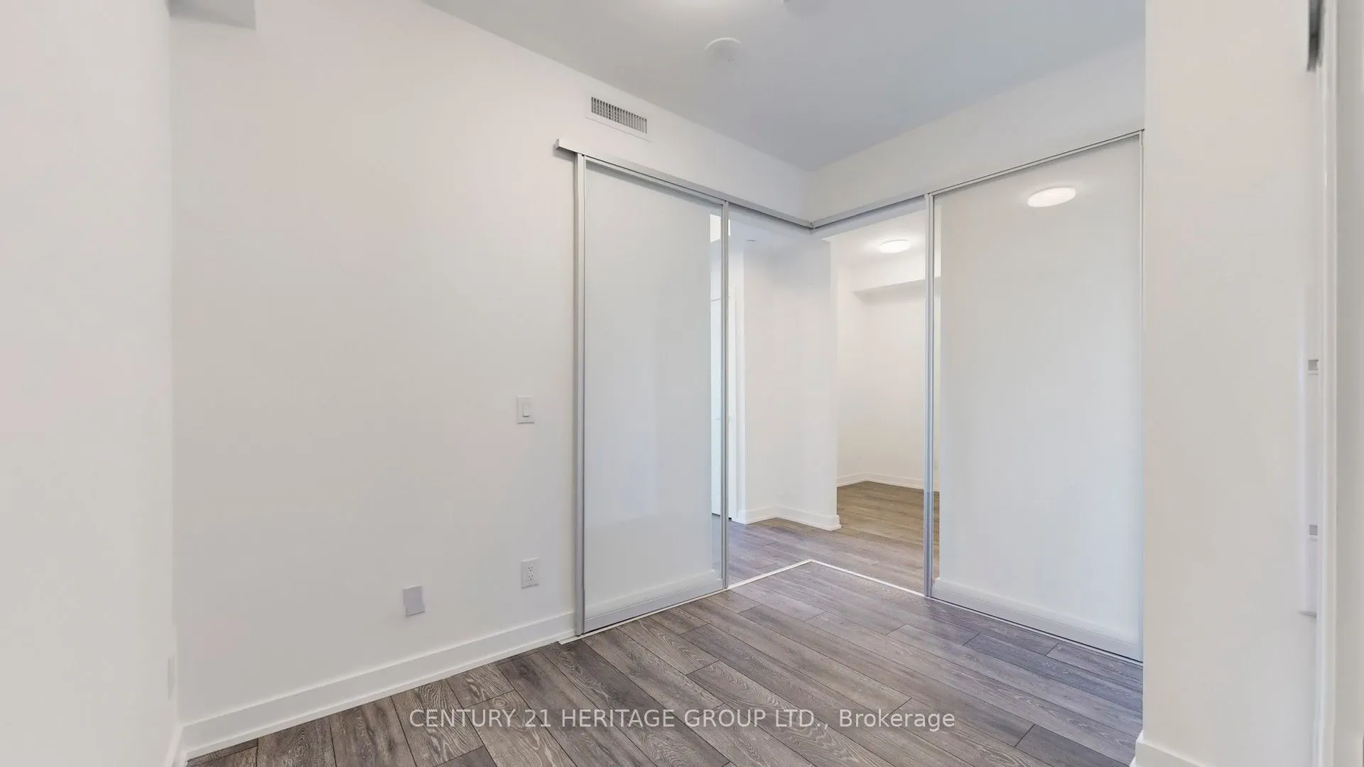 8888 Yonge Street N, #414