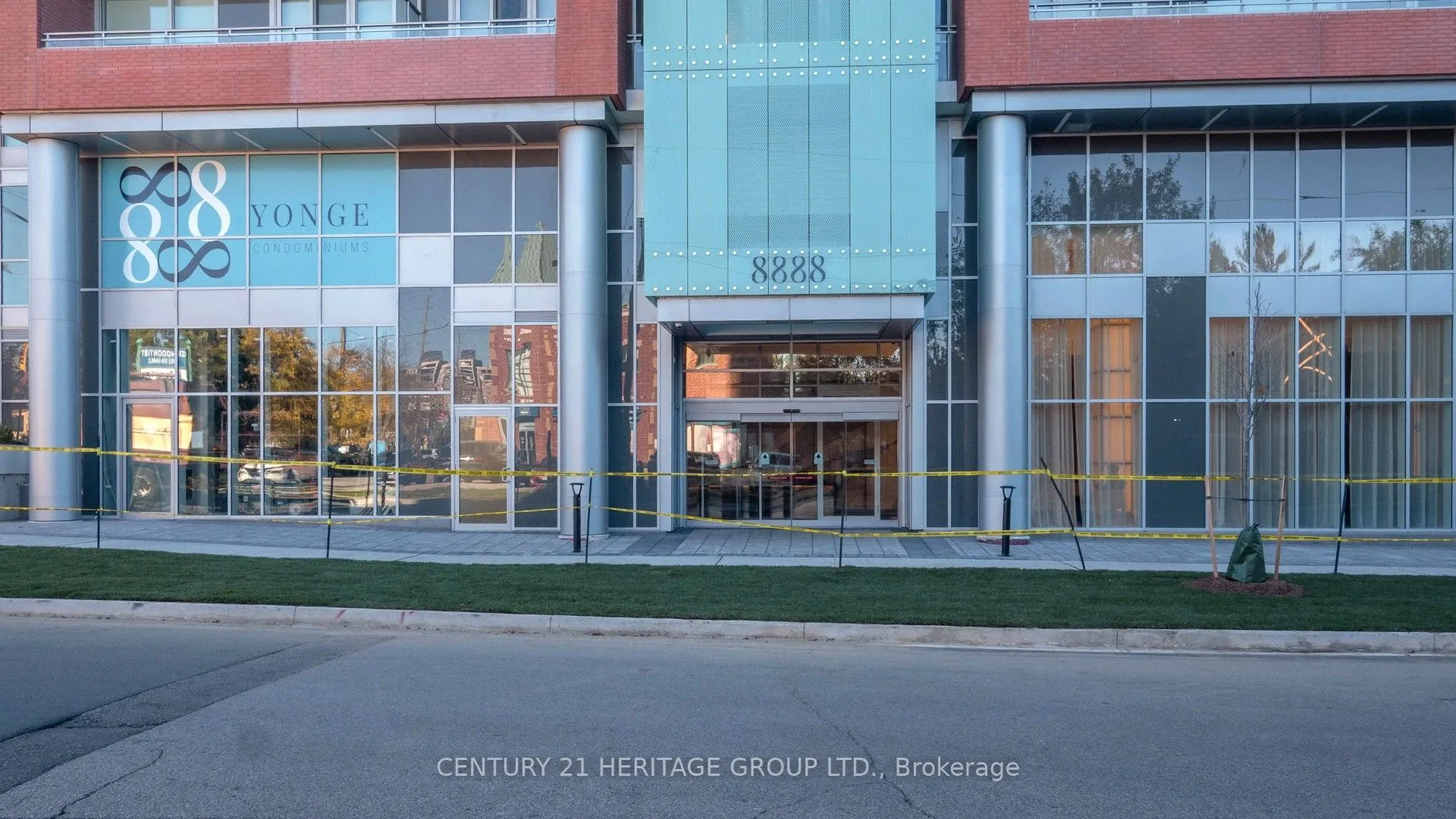 8888 Yonge Street N, #414