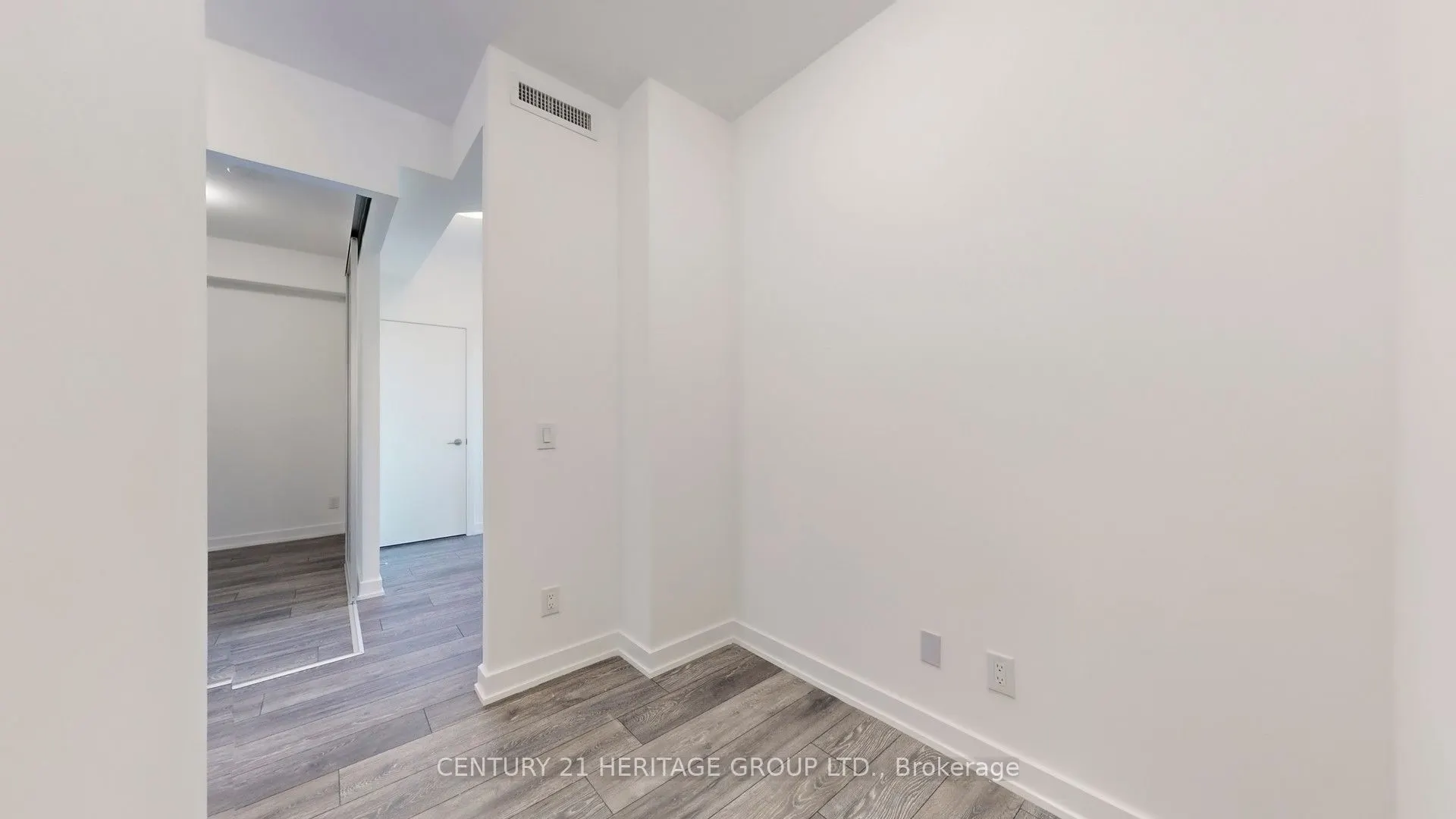 8888 Yonge Street N, #414