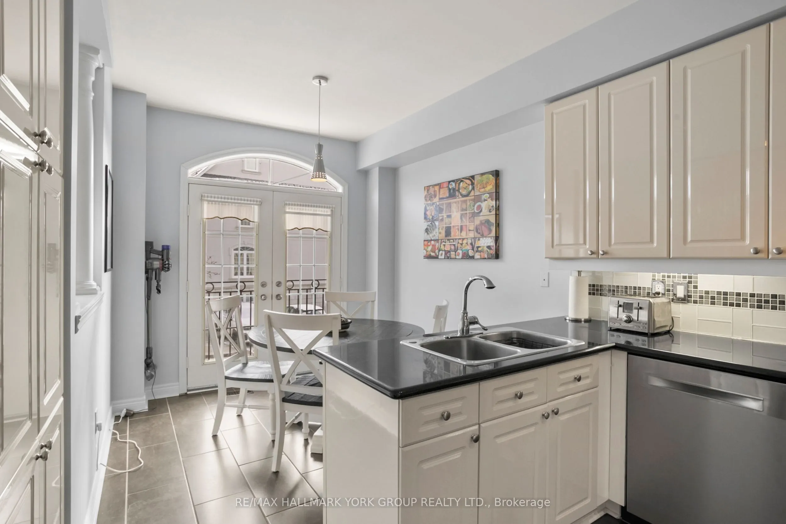 38 Hunt Avenue, #Unit 10