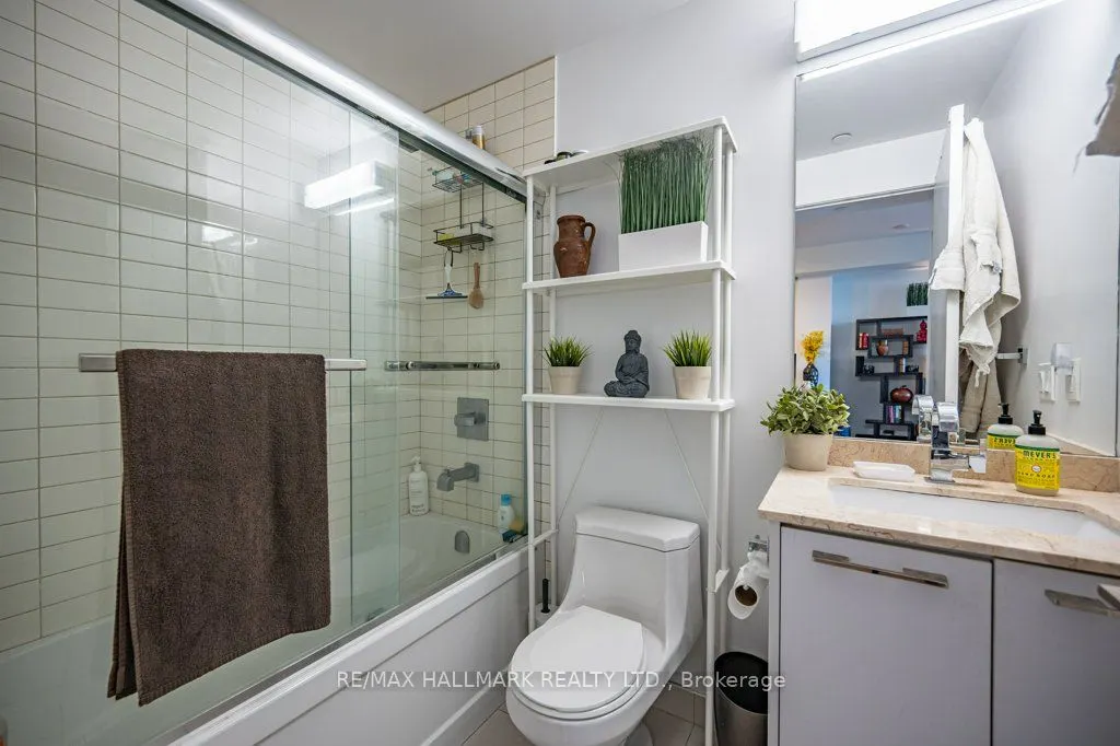 9471 Yonge Street, #1220