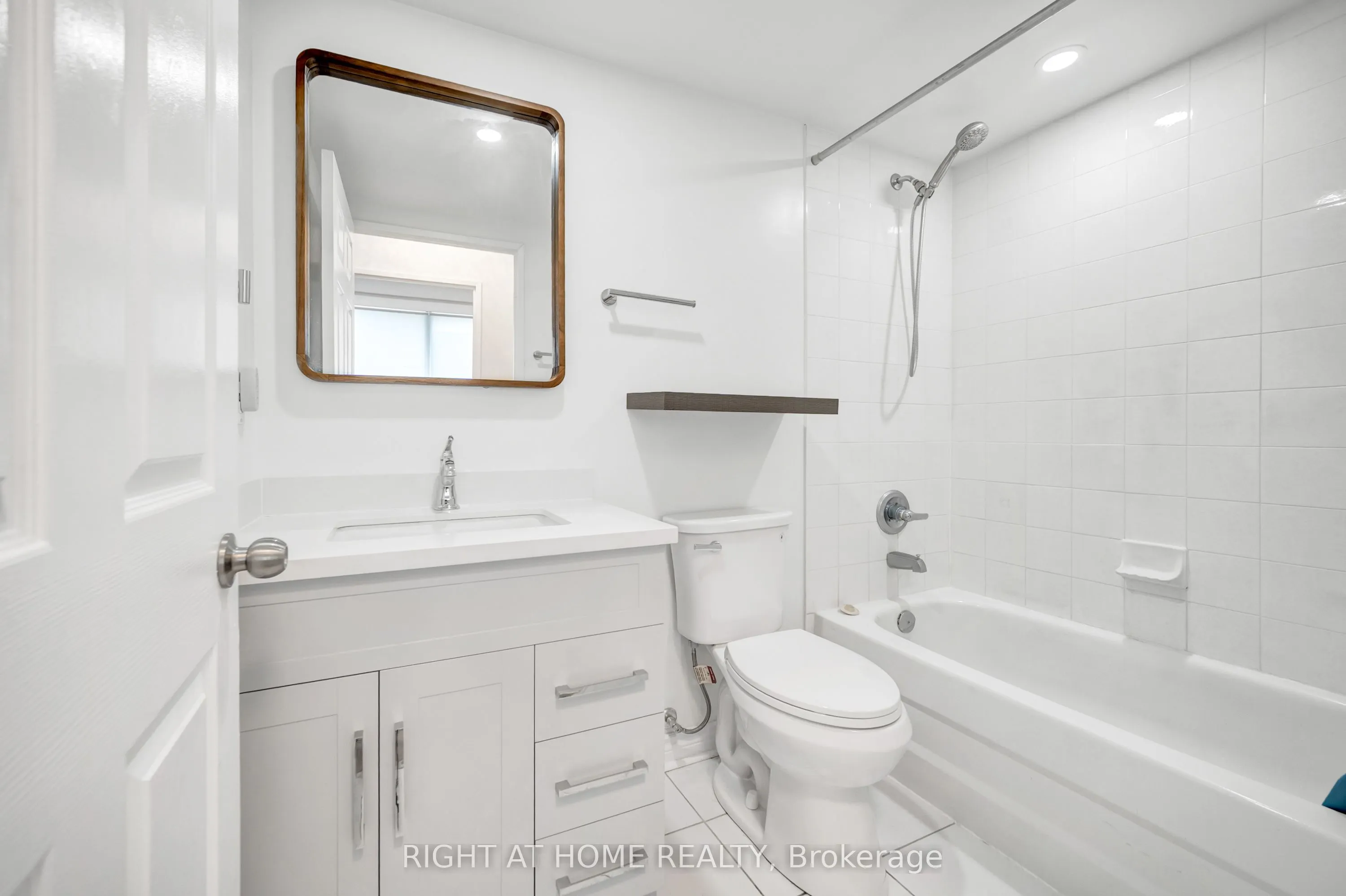 7398 Yonge Street, #107A