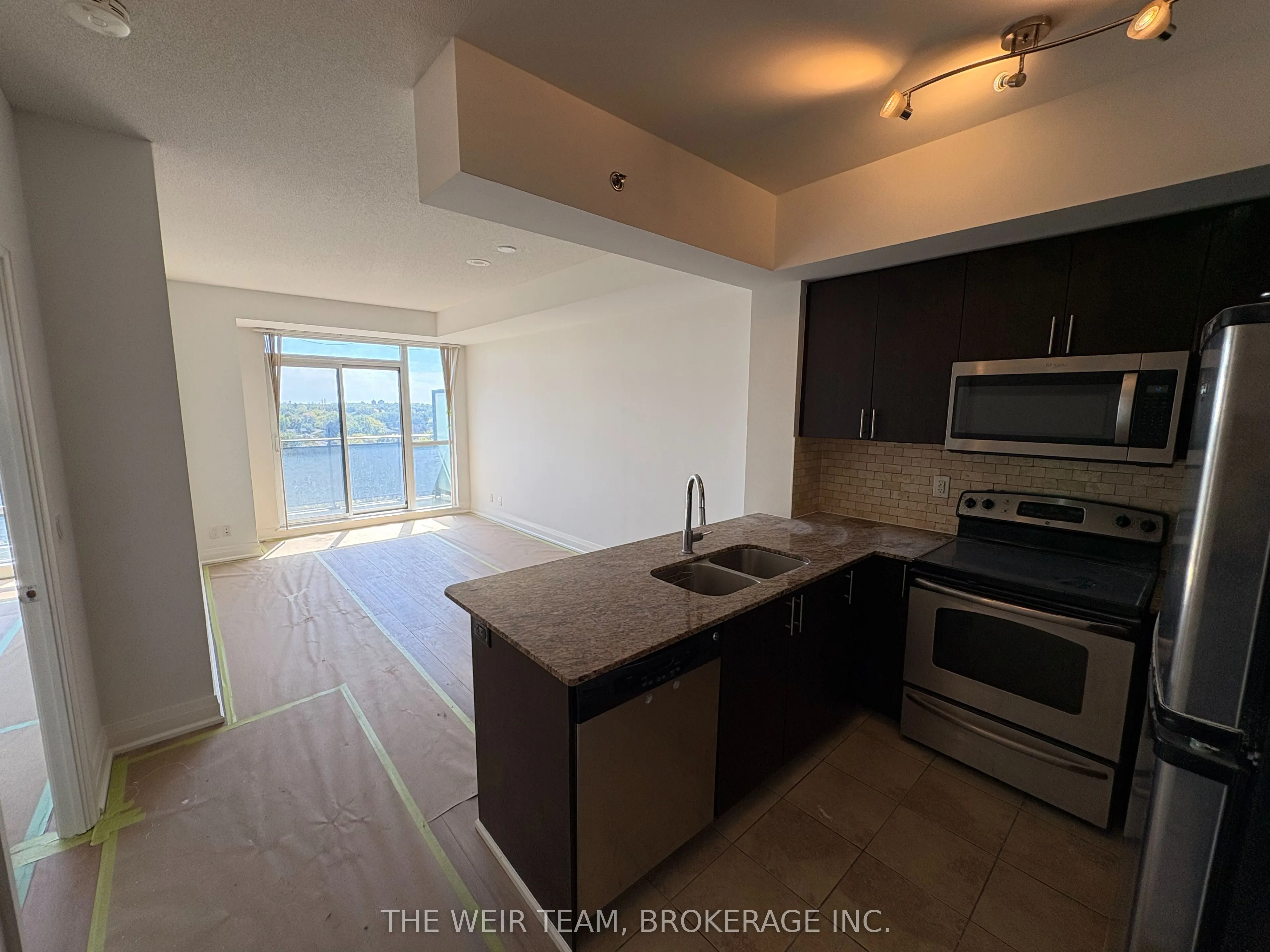 520 Steeles Avenue W, #908