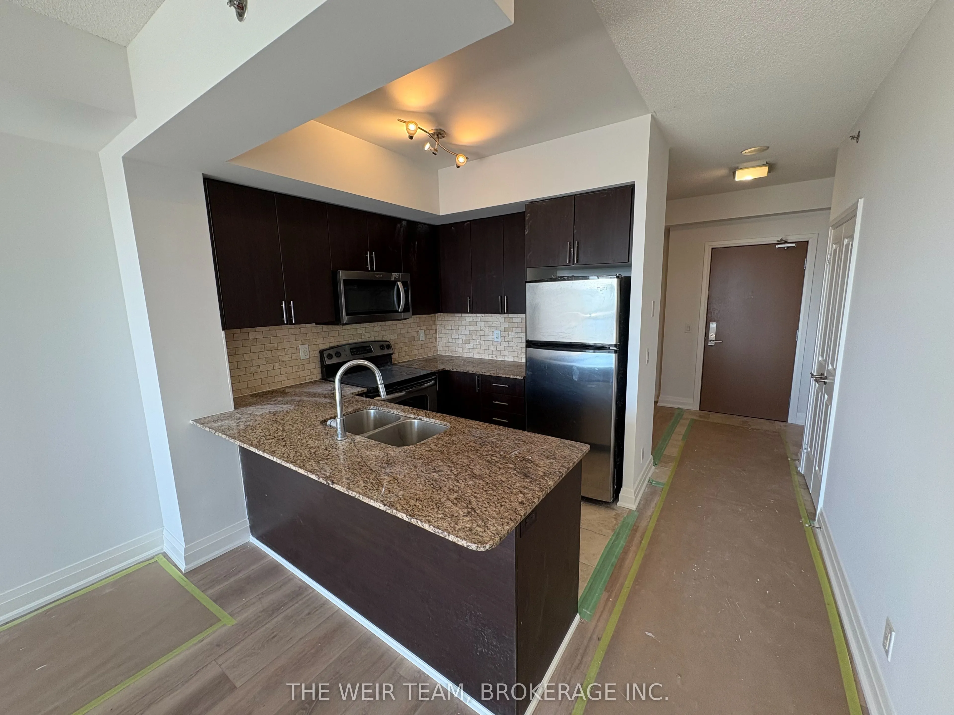 520 Steeles Avenue W, #908