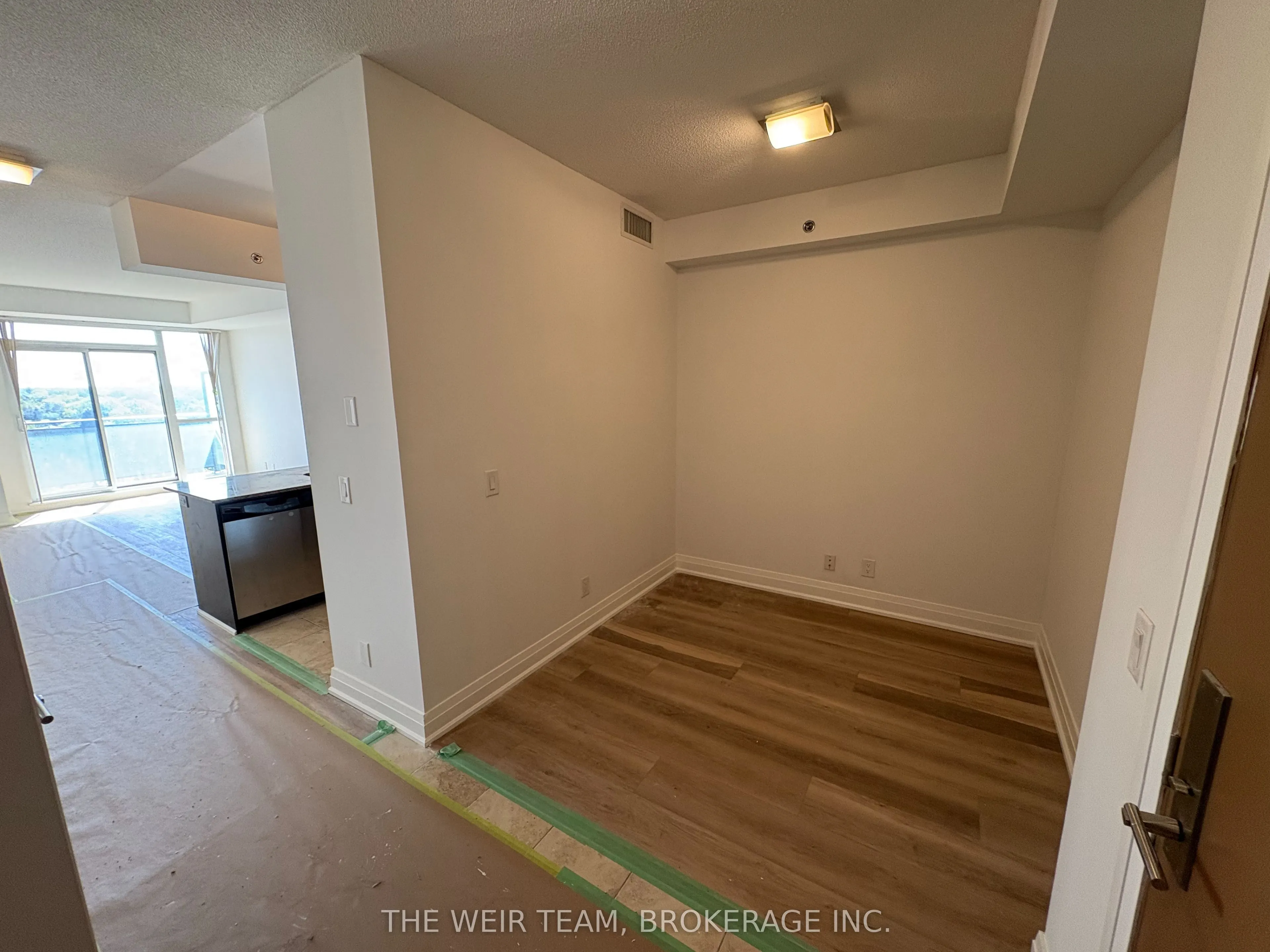 520 Steeles Avenue W, #908