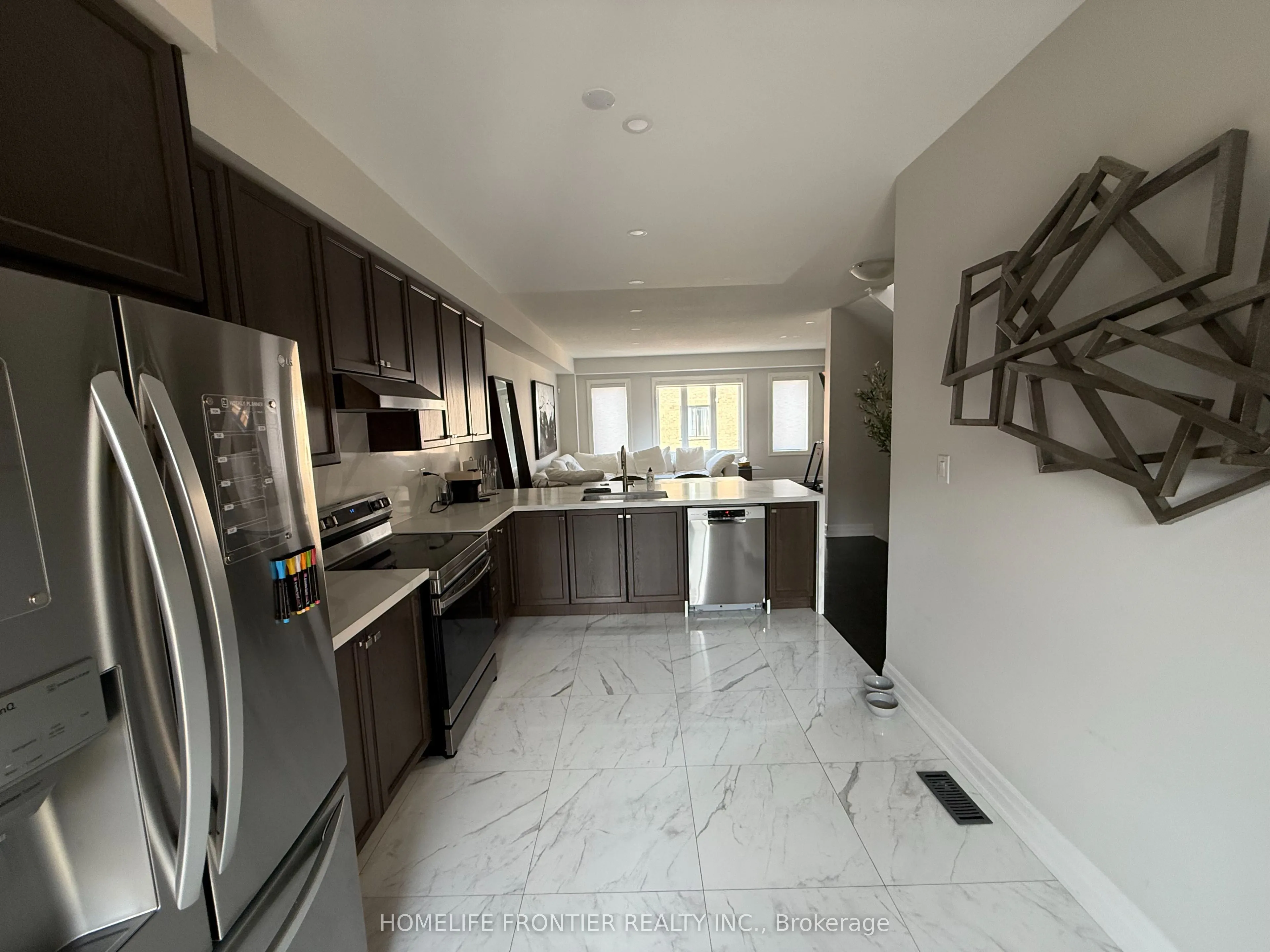 30 Vantage Loop Avenue