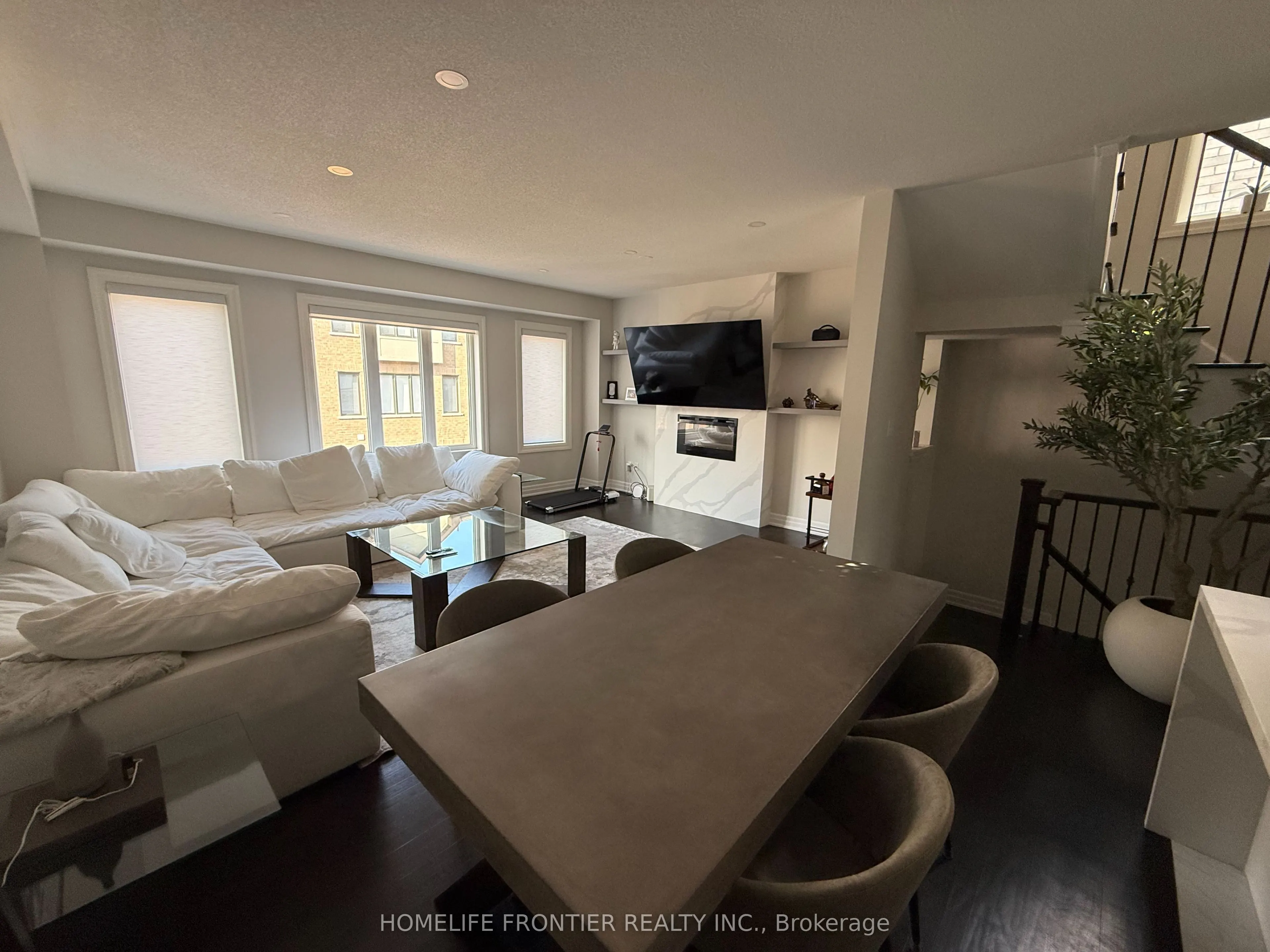 30 Vantage Loop Avenue