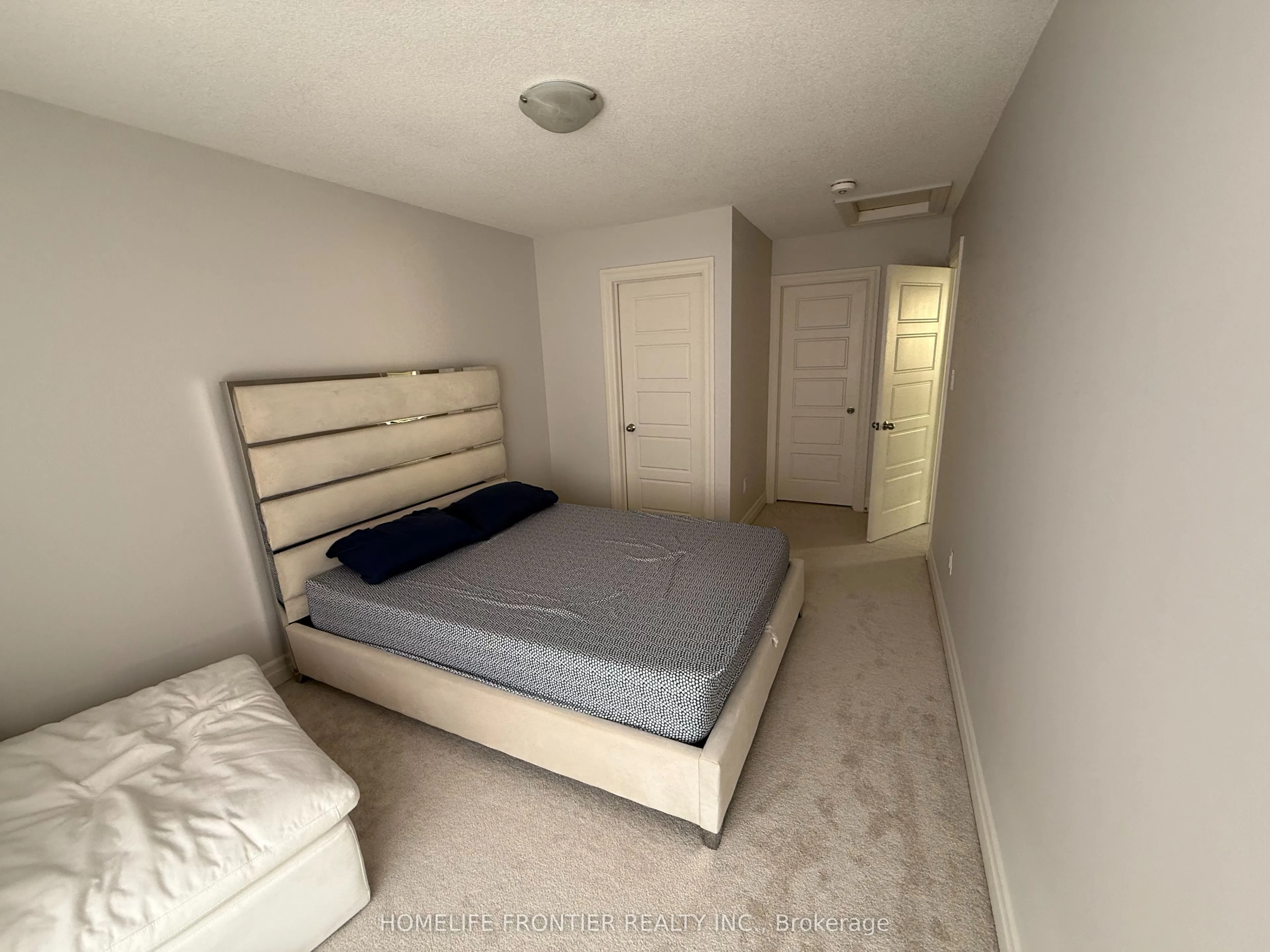30 Vantage Loop Avenue