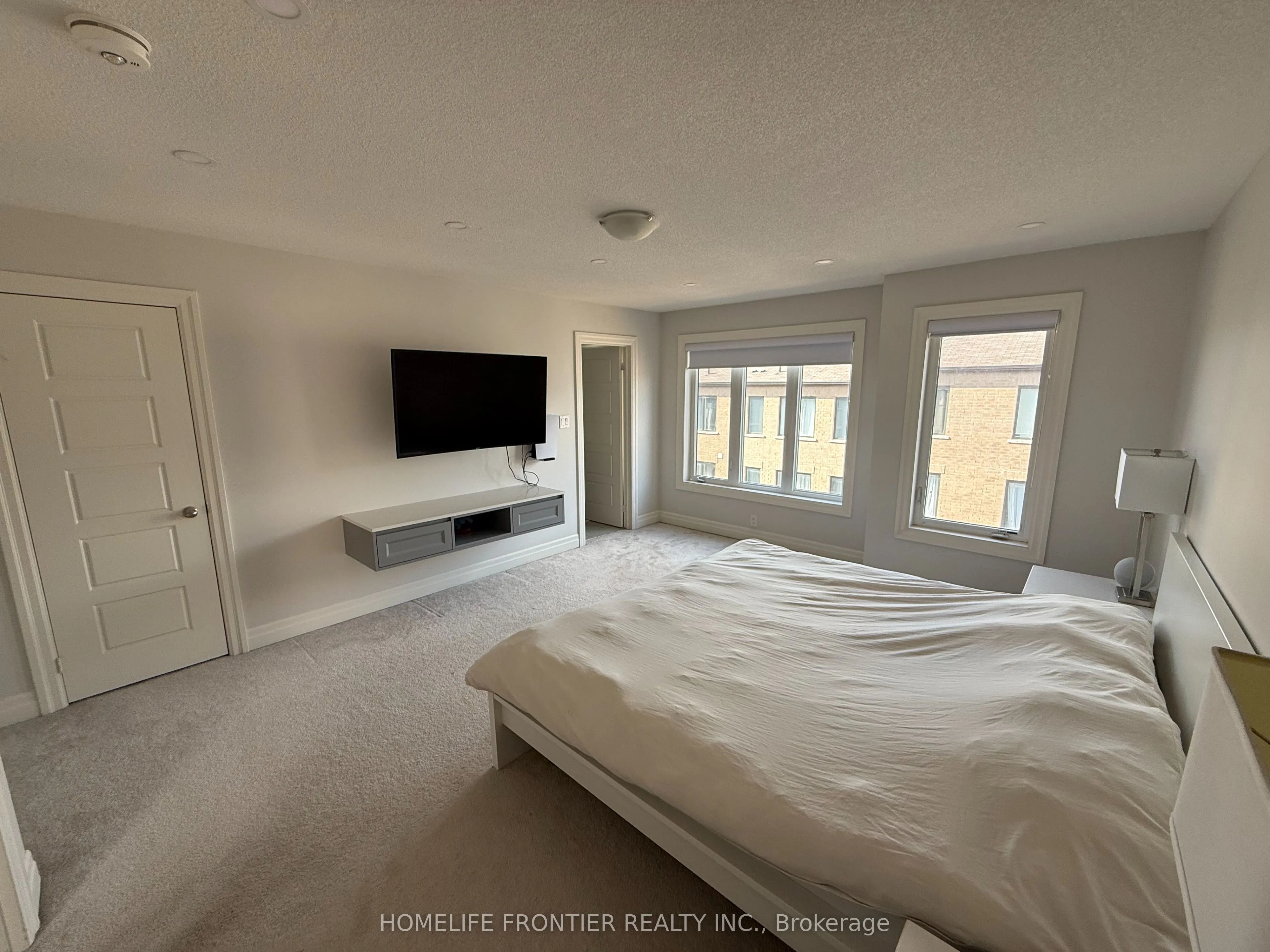30 Vantage Loop Avenue