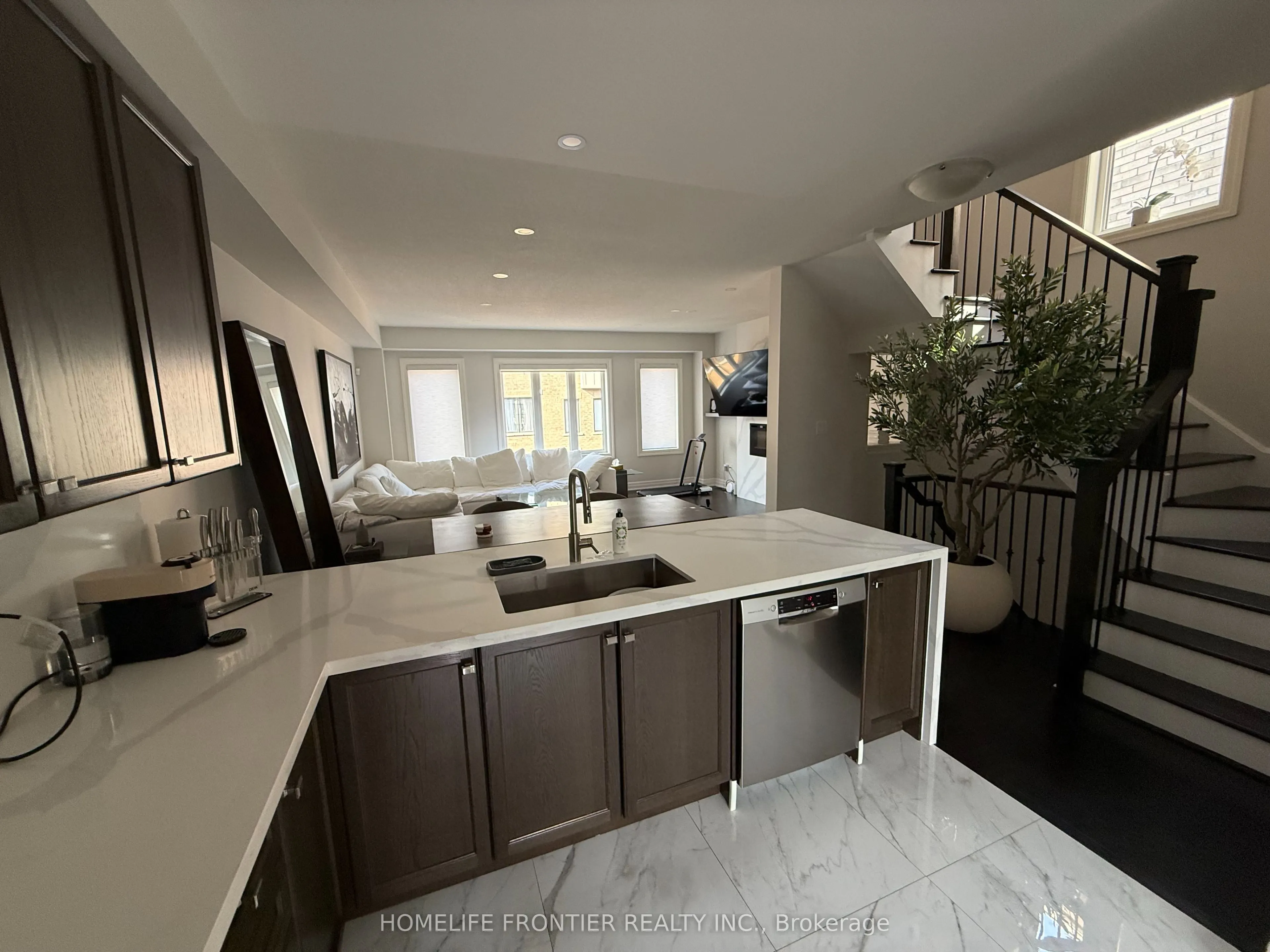 30 Vantage Loop Avenue