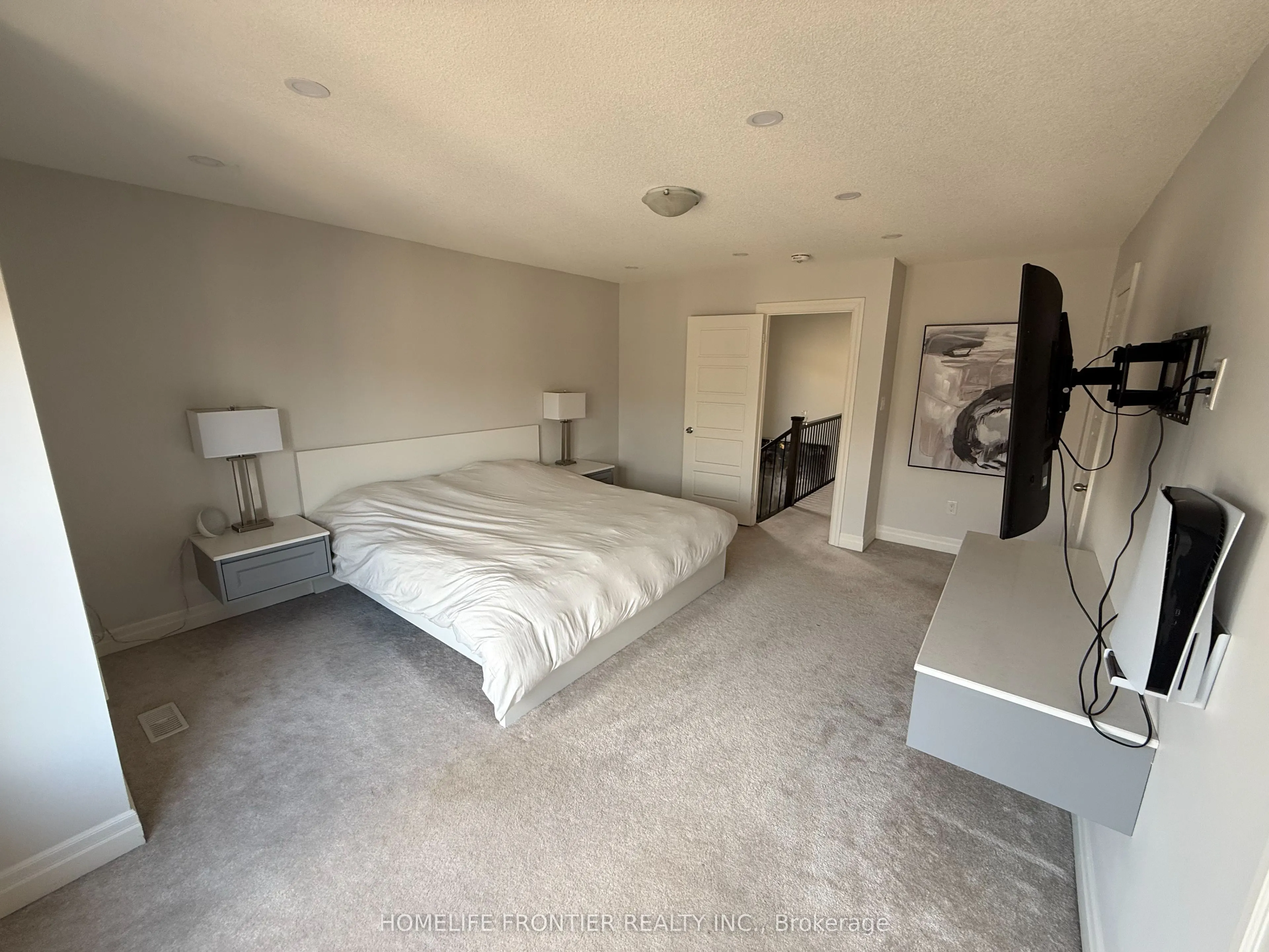 30 Vantage Loop Avenue