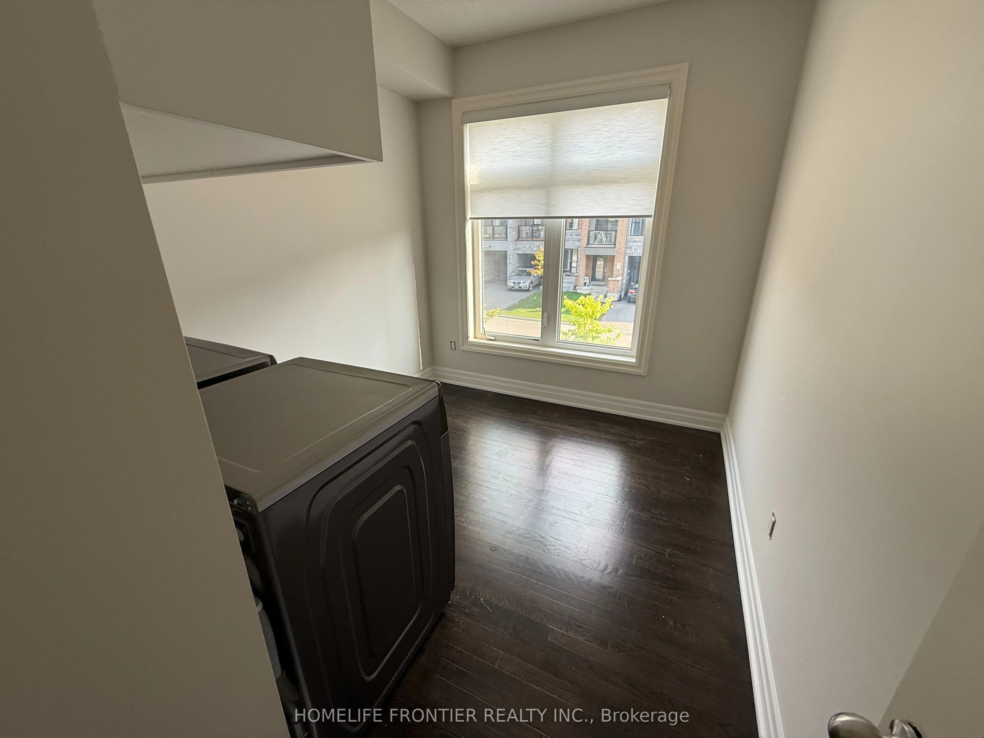 30 Vantage Loop Avenue