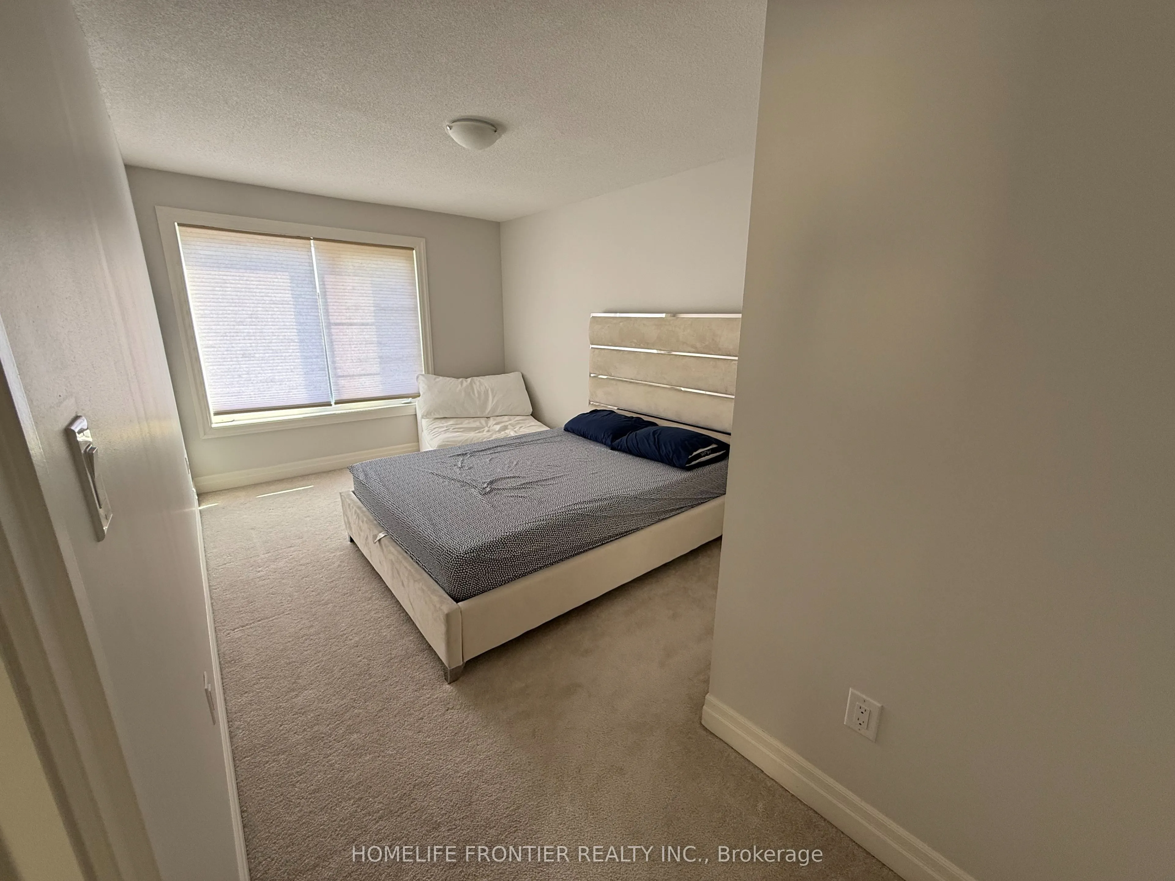 30 Vantage Loop Avenue